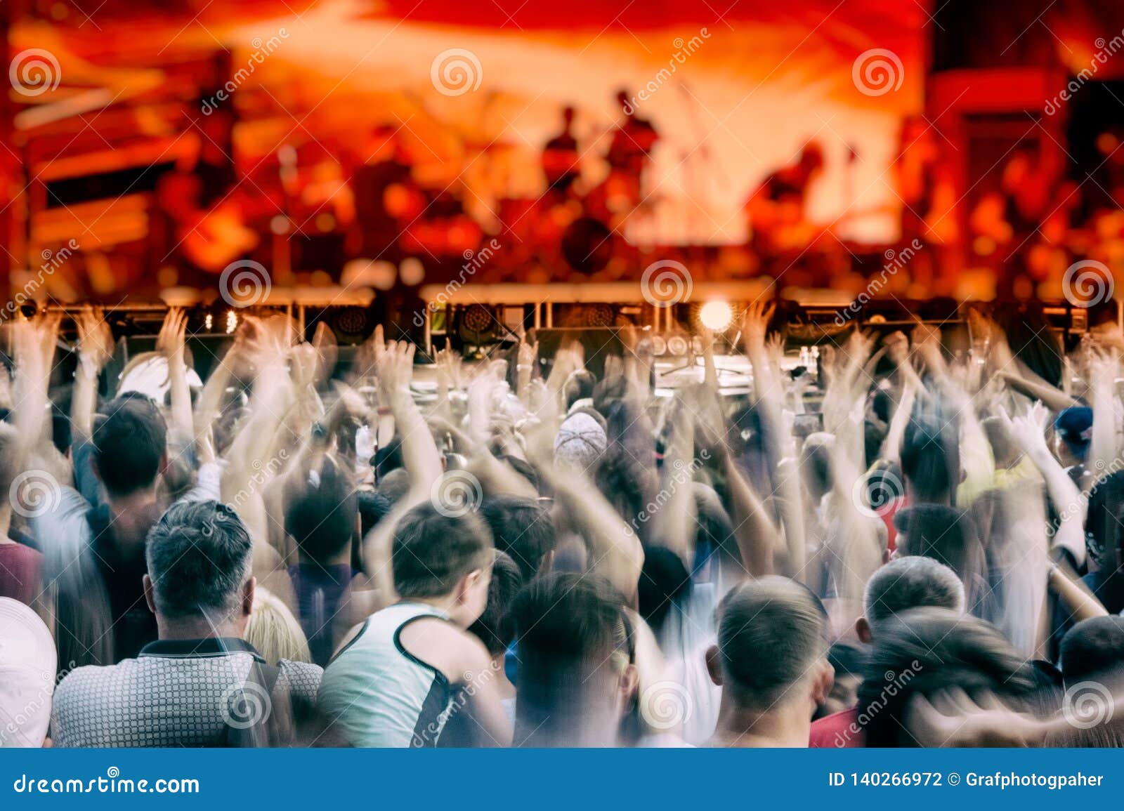 Rock Band Music Live Concert in the Alfresco Evening Editorial Photography  - Image of cheering, group: 140266972