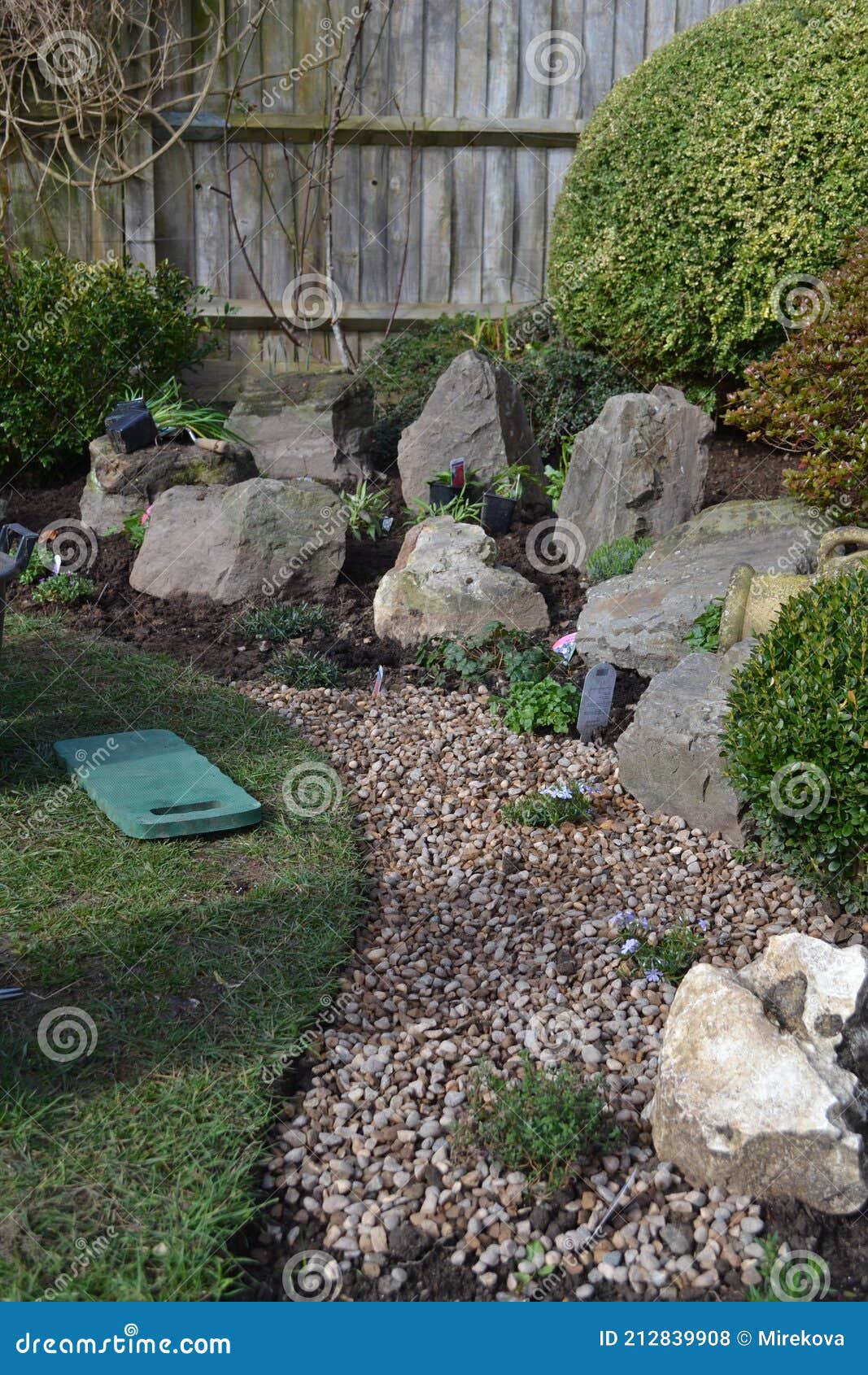 Small rock garden ideas 