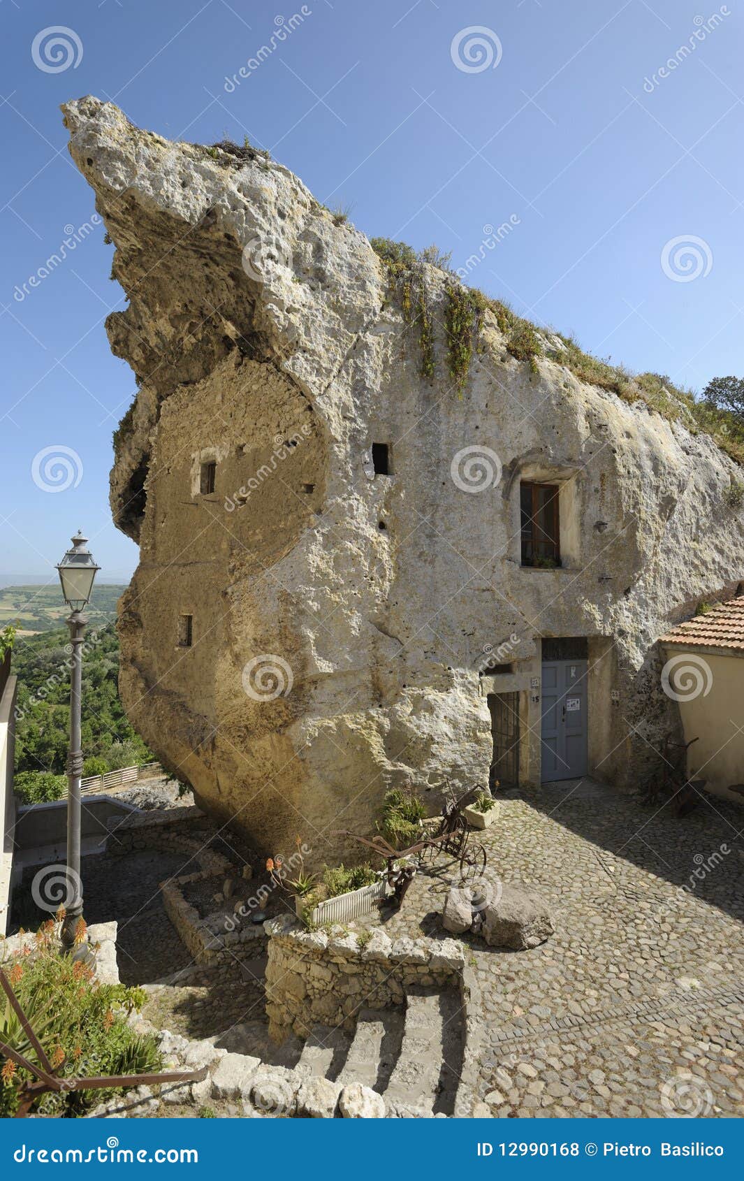 Old house (called: Domus de Jana), built inside a rock mass, in the 