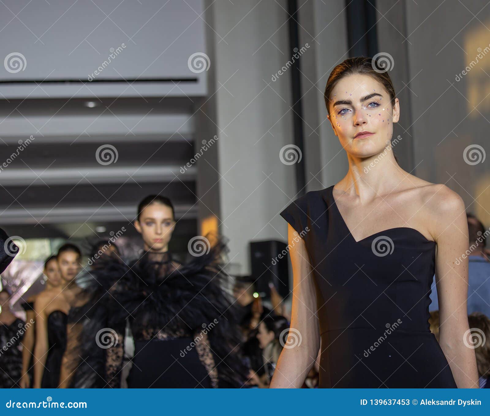 Christian Siriano FW19 Runway Show As Part of NYFW Editorial Stock ...