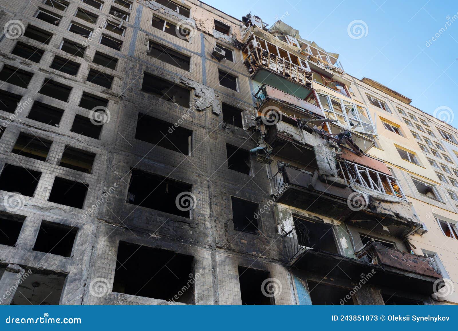 rocket bomb attack russia against ukraine war destruction building ruins city destroyed mariupol damaged kyiv ruined