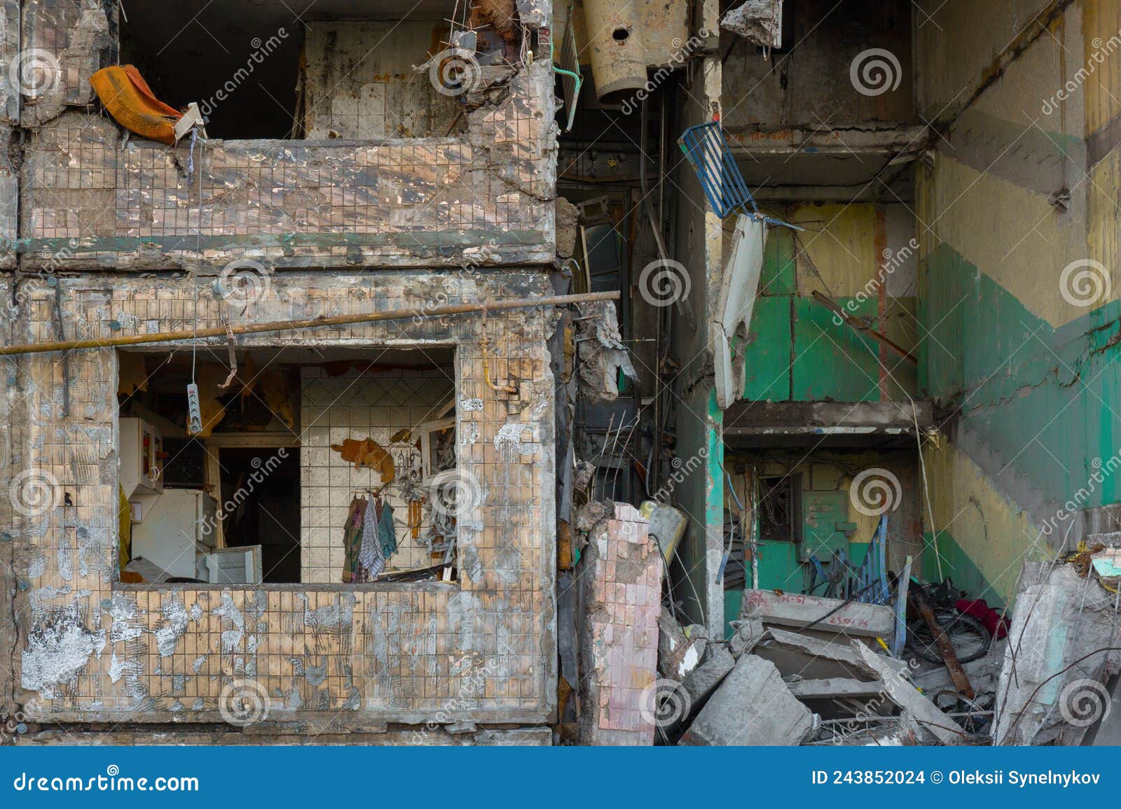 rocket bomb attack russia against ukraine war destruction building ruins city destroyed mariupol damaged kyiv ruined