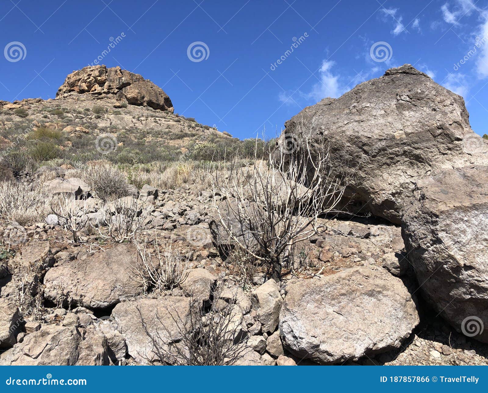 rocky landscape around las ninas reservoir