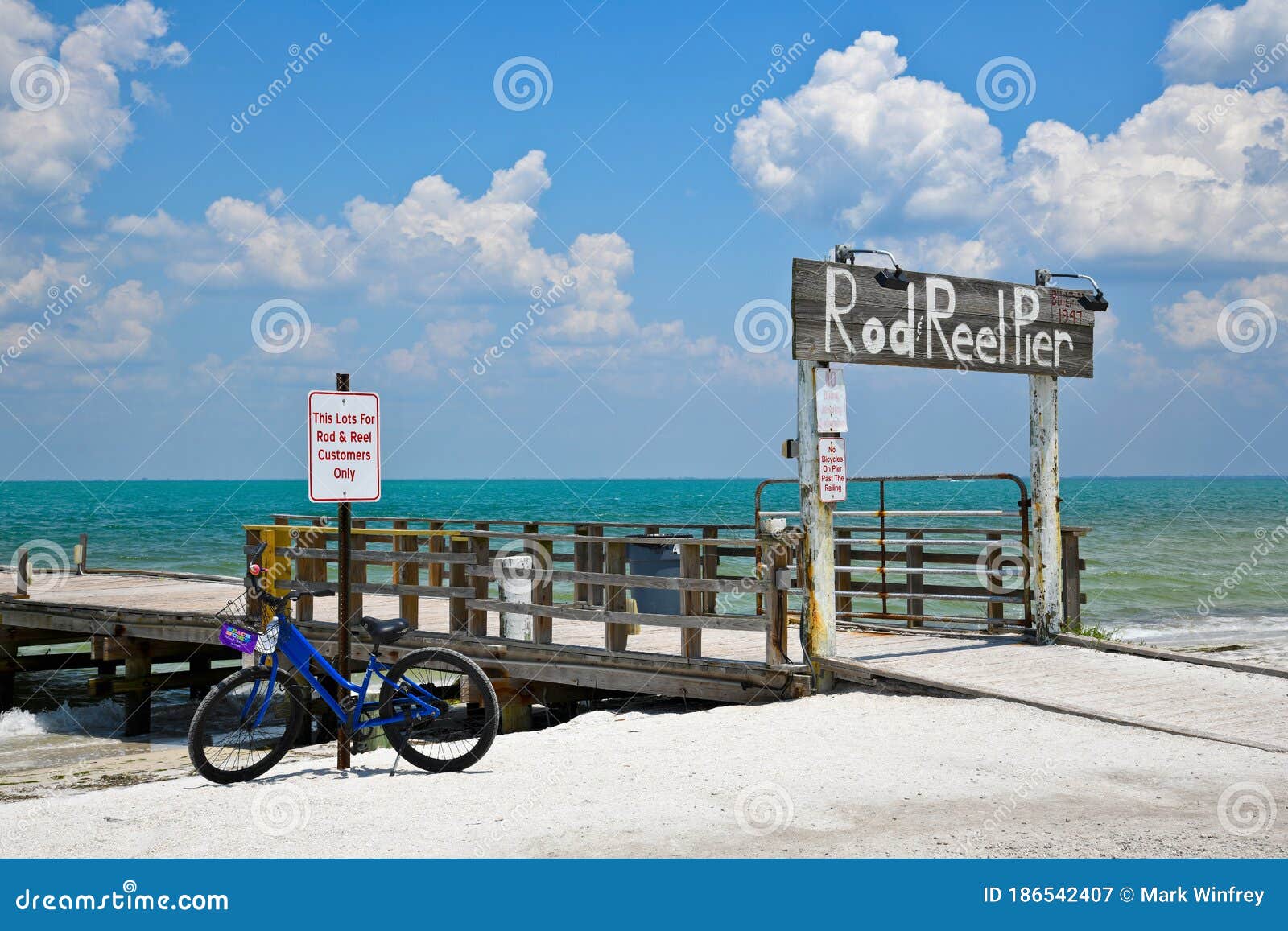 Rod and Reel Pier and Restaurant Editorial Photography - Image of beach,  restaurant: 186542407