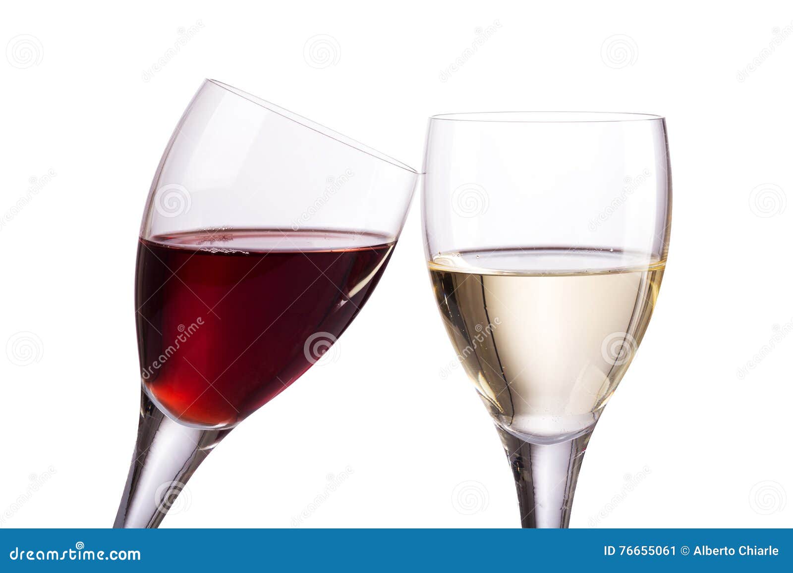 draad stopverf lastig Rode En Witte Wijnglazen Op Witte Achtergrond Stock Afbeelding - Image of  alcohol, staaf: 76655061