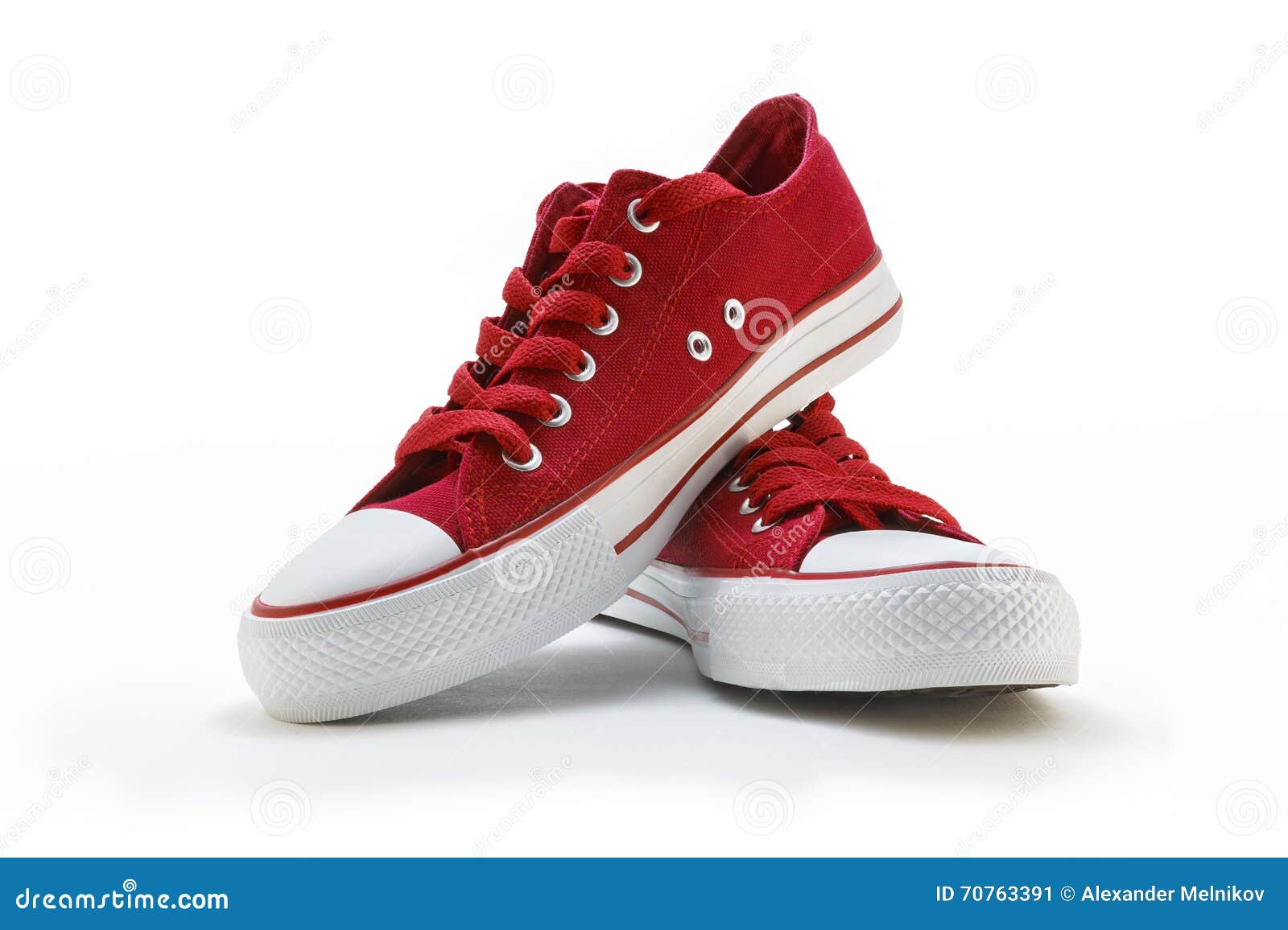 Rode Schoenen Op Een Witte Achtergrond (geen Naam, Geen Die Brande, in Cnina Gemaakt) Stock Afbeelding - Image of geïsoleerd, paar: 70763391