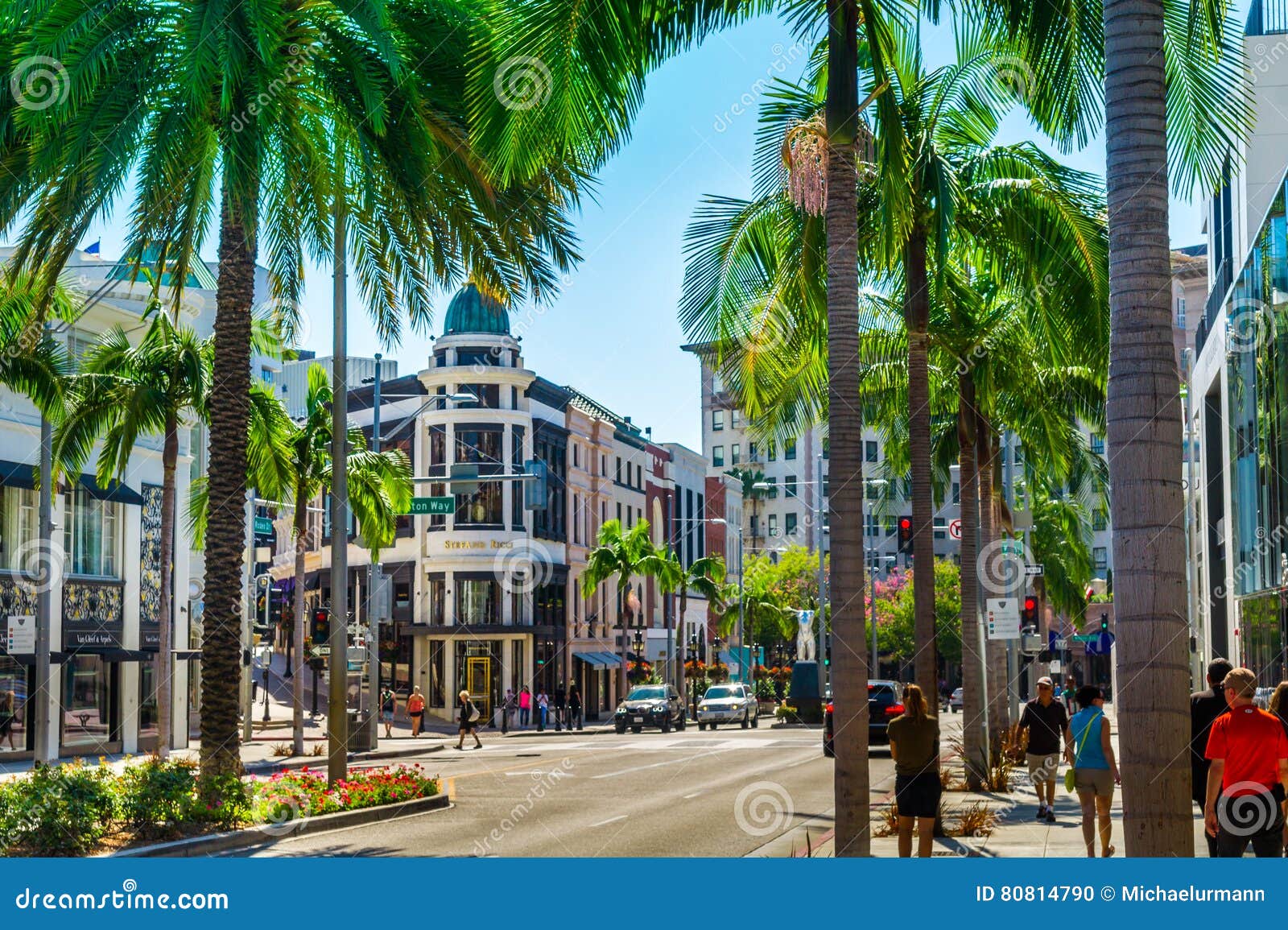Tourist in front of a shopping mall, Rodeo Drive, Beverly Hills,  California, USA, Stock Photo, Picture And Rights Managed Image. Pic.  SSB-1269-1152D