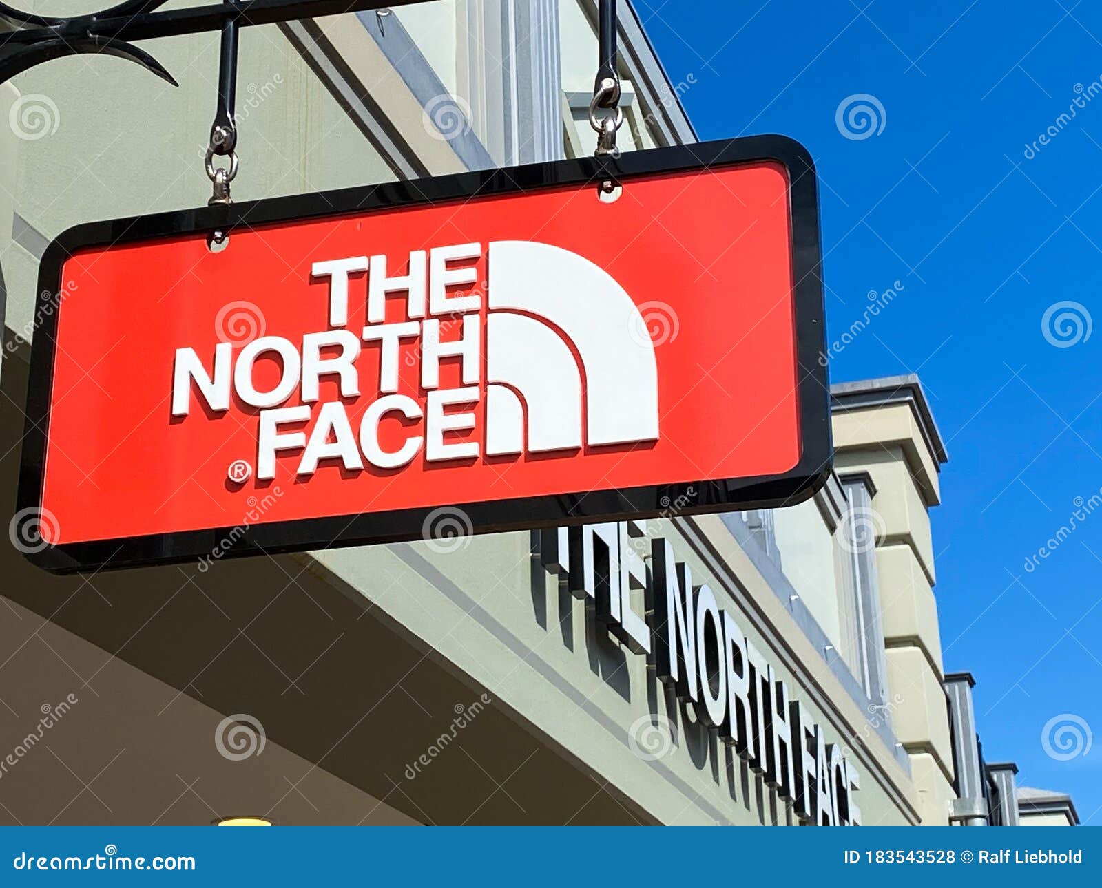 Ses emeklilik ikinci  View on Facade with Logo Lettering of the North Face Outdoor Recreation  Products Company at Shop Entrance Editorial Stock Photo - Image of europe,  face: 183543528
