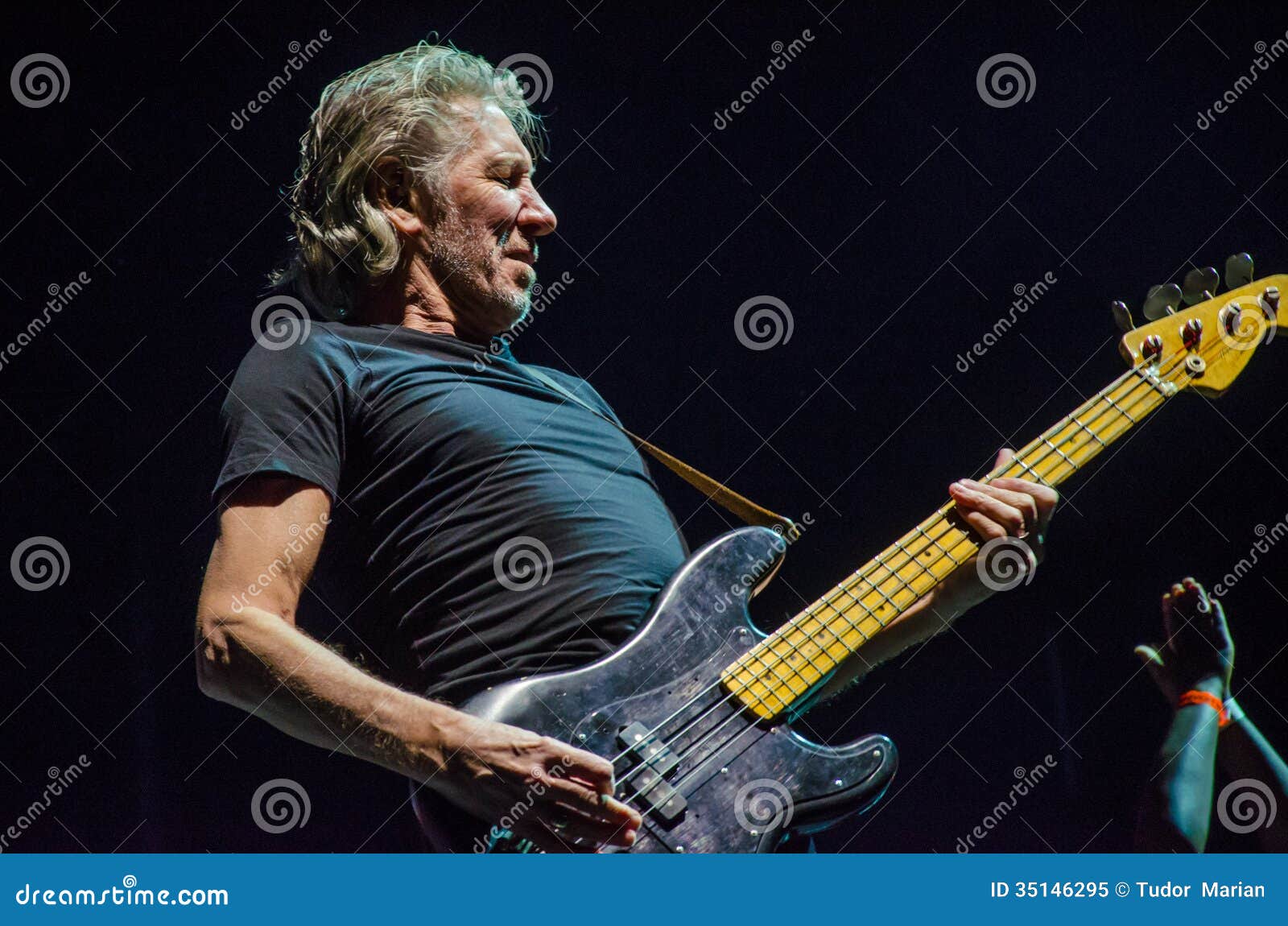 Roger Waters bass guitar editorial image. Image of rock - 35146295