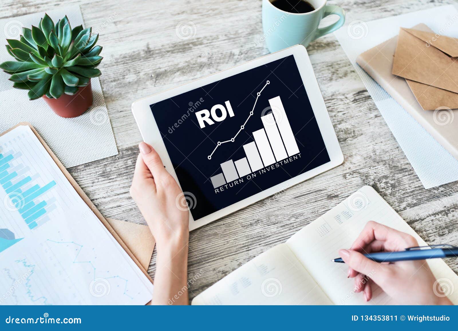 roi, return on investment, business and financial concept.