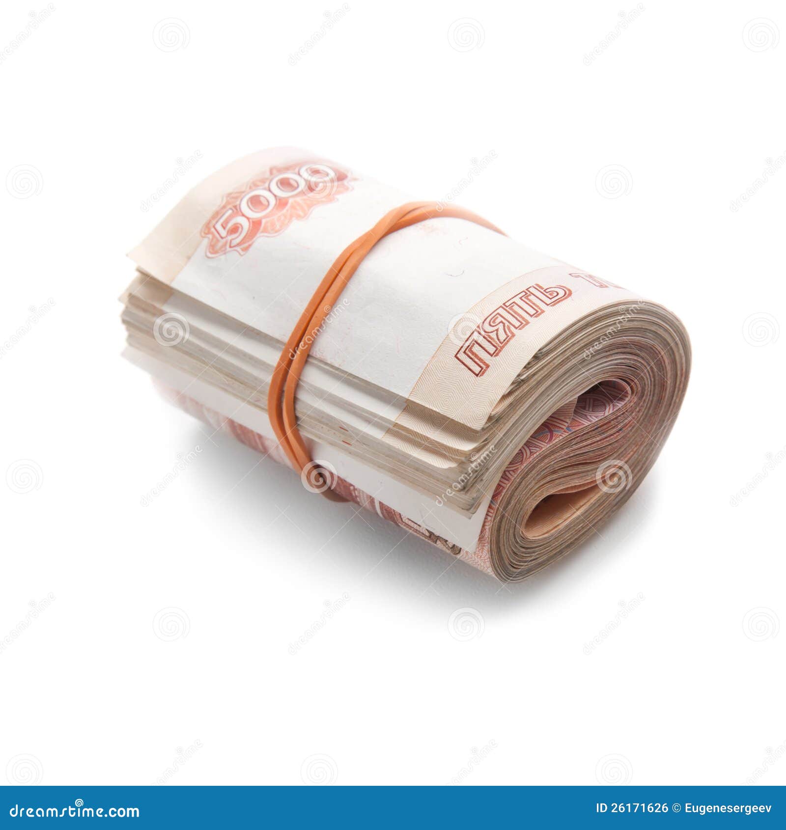 Rolle des russischen Geldes mit Gummiband. Moderne fünf tausendste Rubelanmerkungen über Weiß