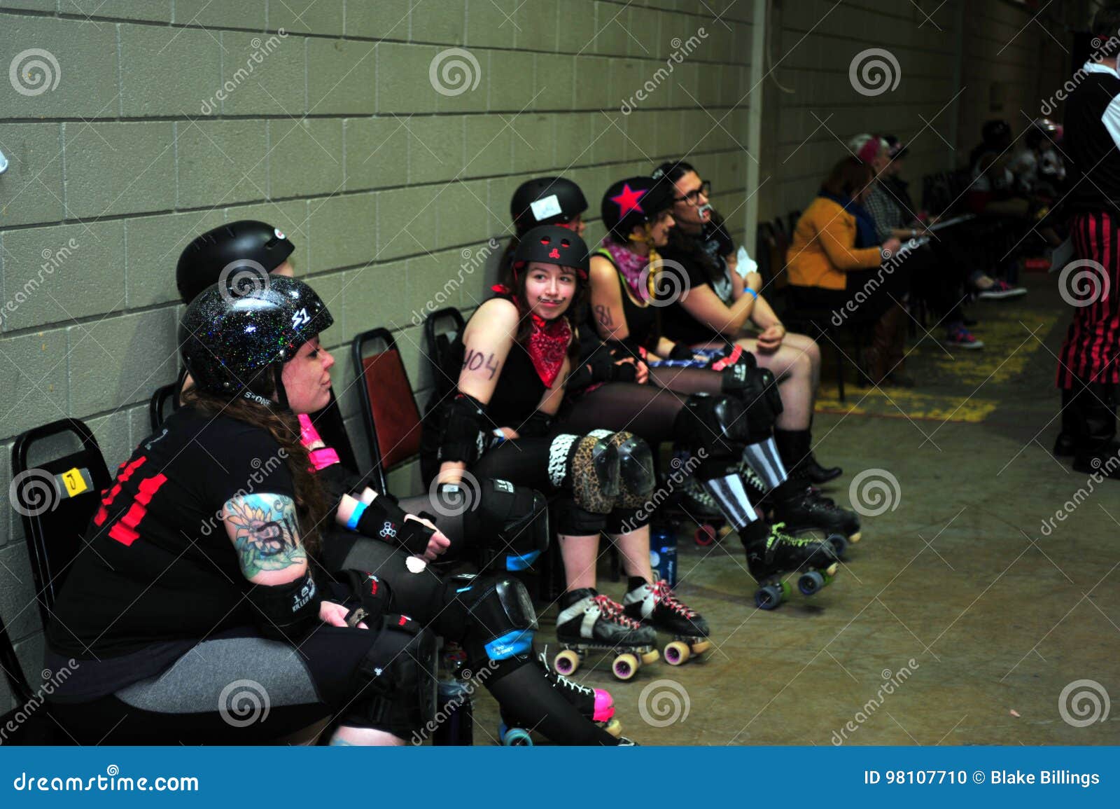 Roller Derby Girls editorial image. Image of roller, athelete 98107710