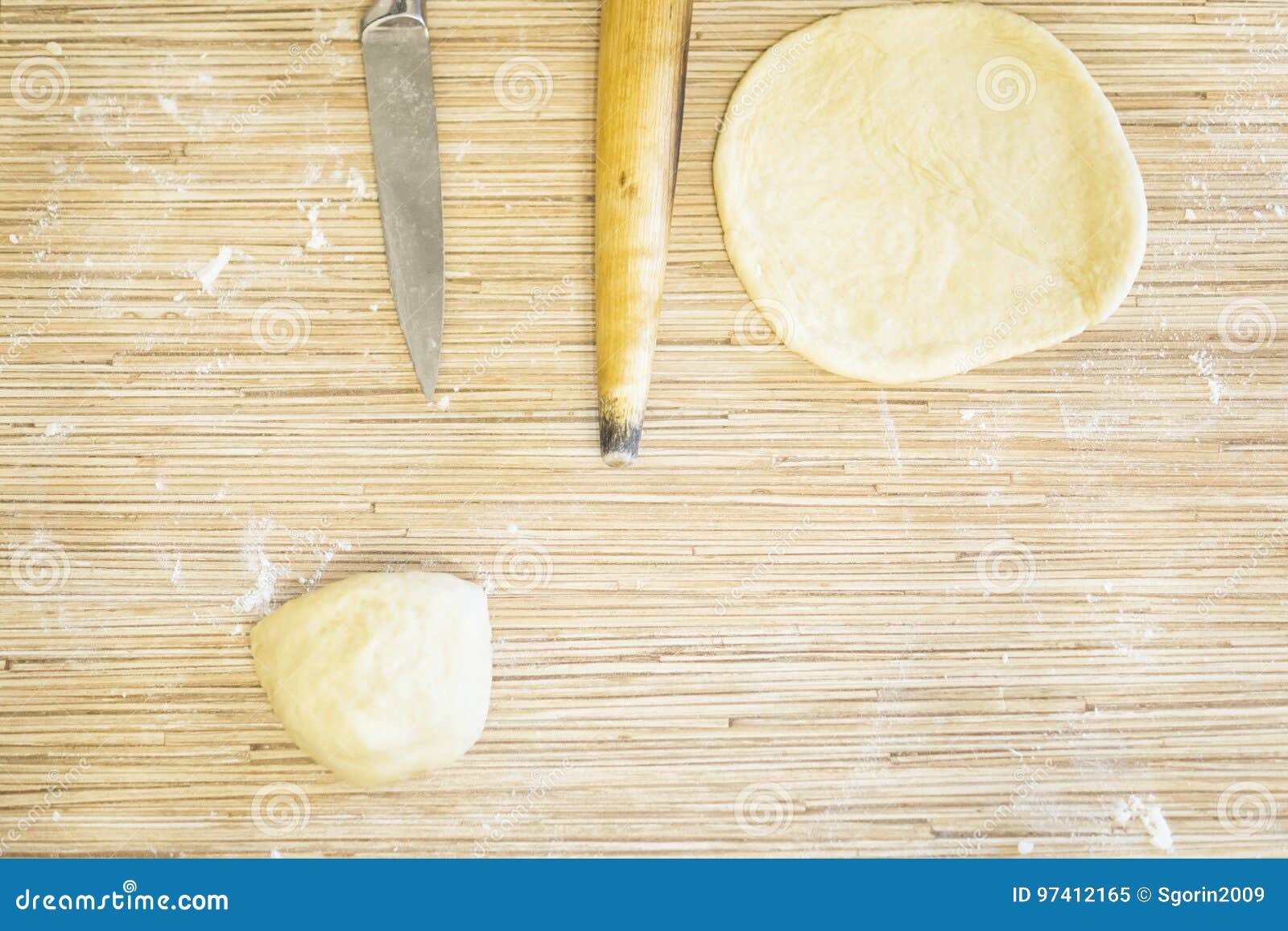 Rolling pin and pie dough stock image. Image of flour 97412165