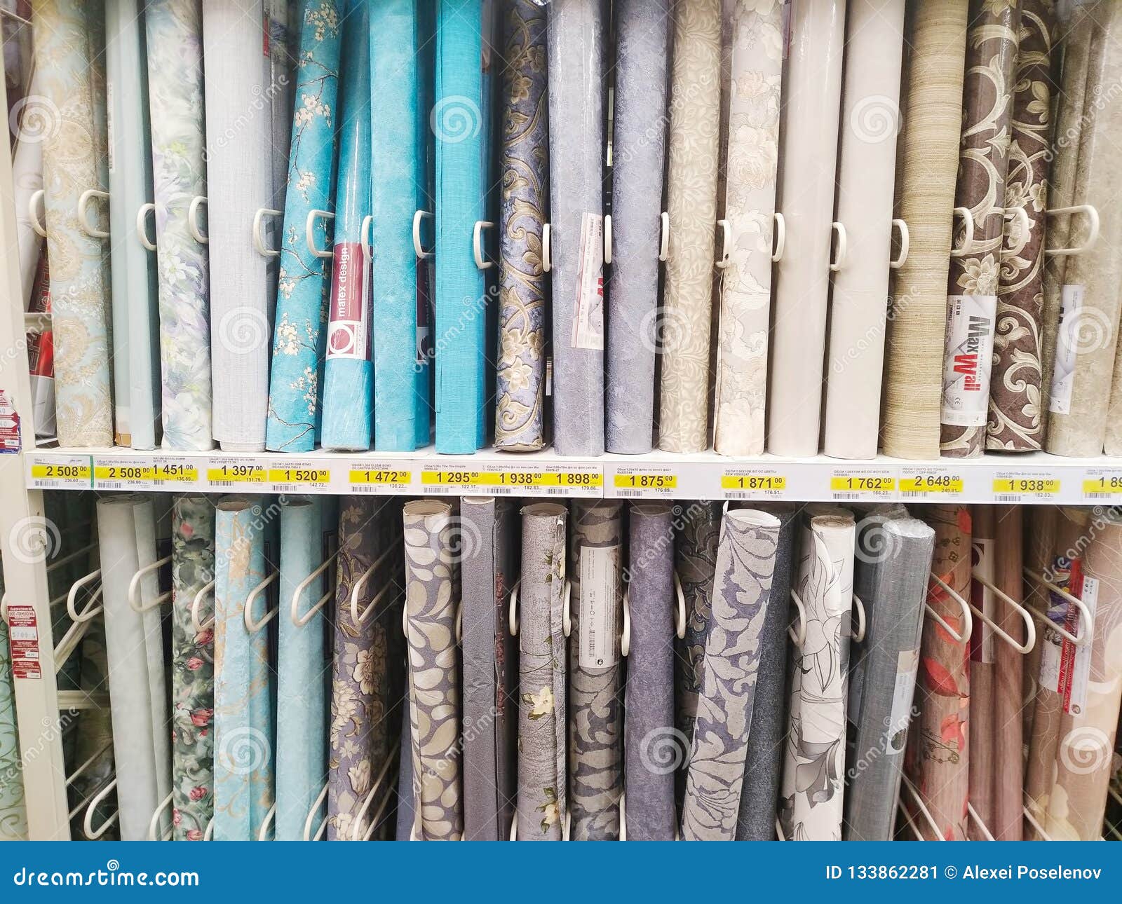 Téléchargement gratuit Images Rolls De Divers Papier Peint Sont Vendues Dans Un Grand Magasin actualisé salutations