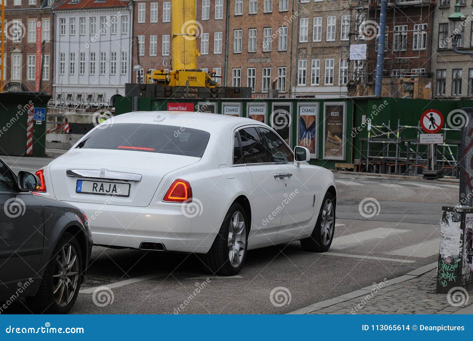 Reportage photo of RollsRoyce Phantom BMW with personalised number plate   Report digital