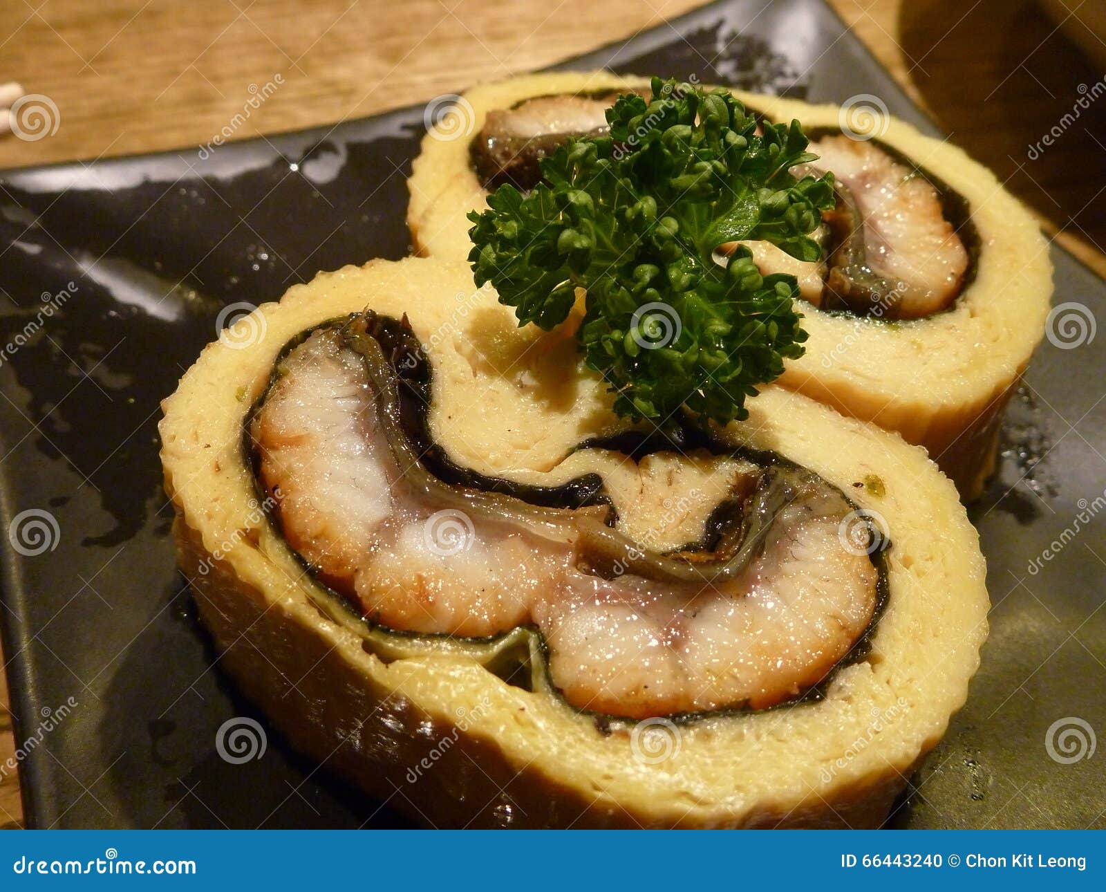 Rolo De Ovo Da Enguia Da Grade Foto de Stock - Imagem de alimento, rolo:  66443240, image size:1600x1290