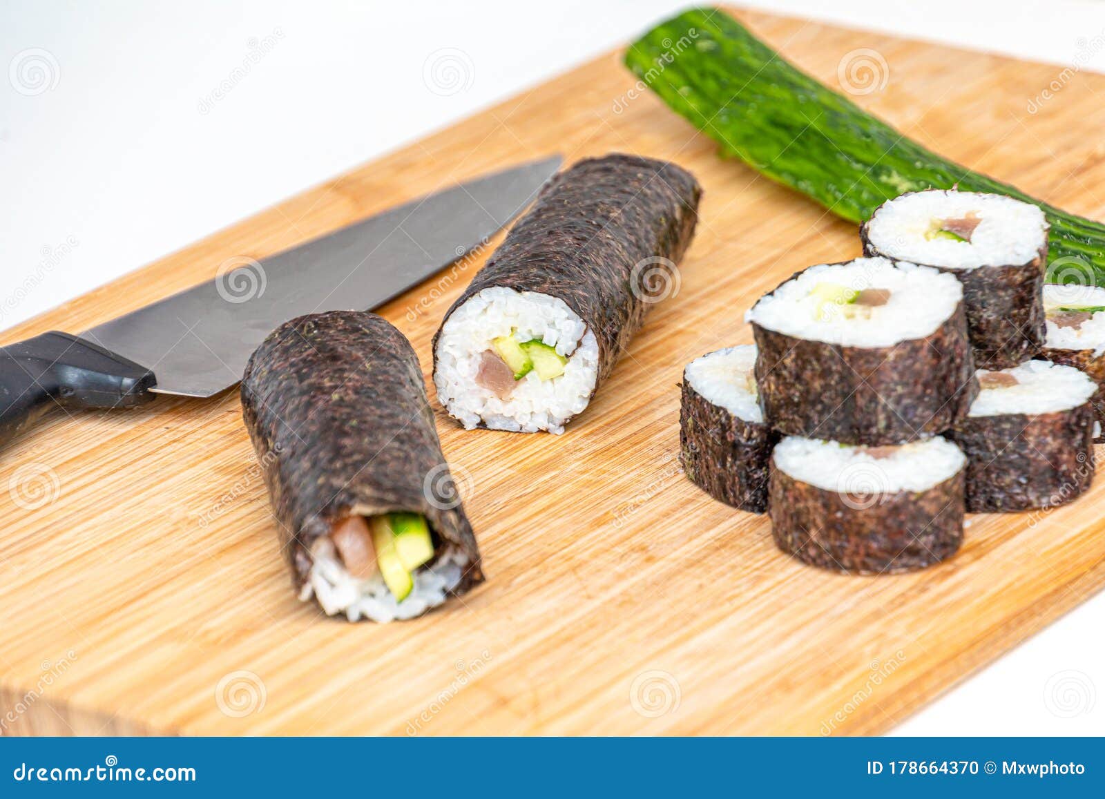 Suporte de exibição em rolo de mão com cone e sushi para comidas: perfeito  para restaurantes, eventos e bufês - comporta 12 cones - Feito de bambu  orgânico - 1 caixa - Restaurantware