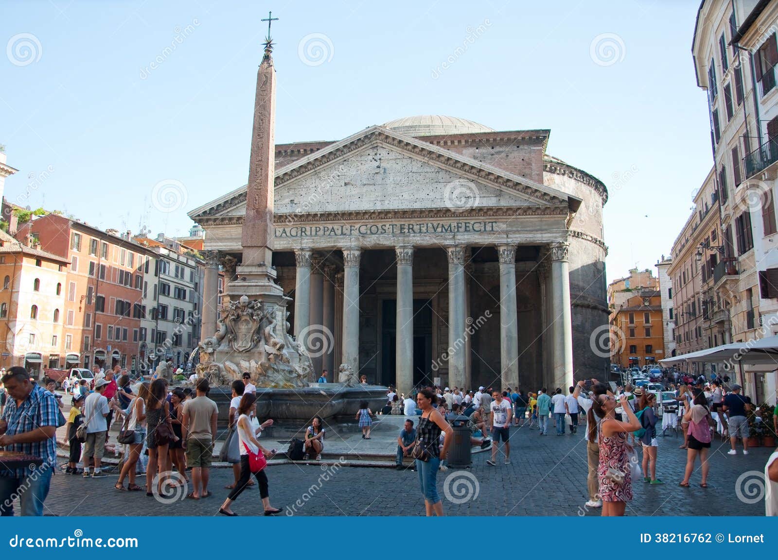 ROM 6. AUGUST: Der Pantheon am 6. August 2013 in Rom, Italien. Der Pantheon ist ein Gebäude in Rom, Italien zu allen Göttern von altem Rom umgebaut vom Kaiser Hadrian über ANZEIGE 126.