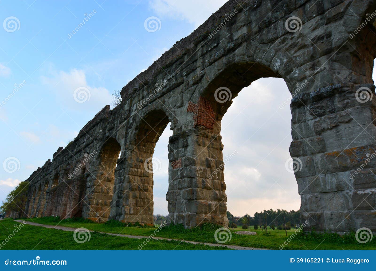 roman aqueduct. parco degli acquedotti, roma