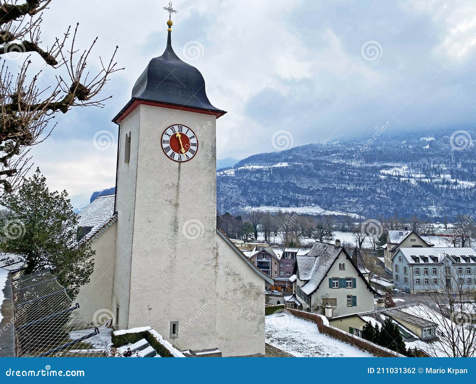 roman catholic holy cross church weesen or rÃÂ¶misch-katholische heiligkreuzkirche auf dem bÃÂ¼el / bÃÂ¼hlkirche - switzerland