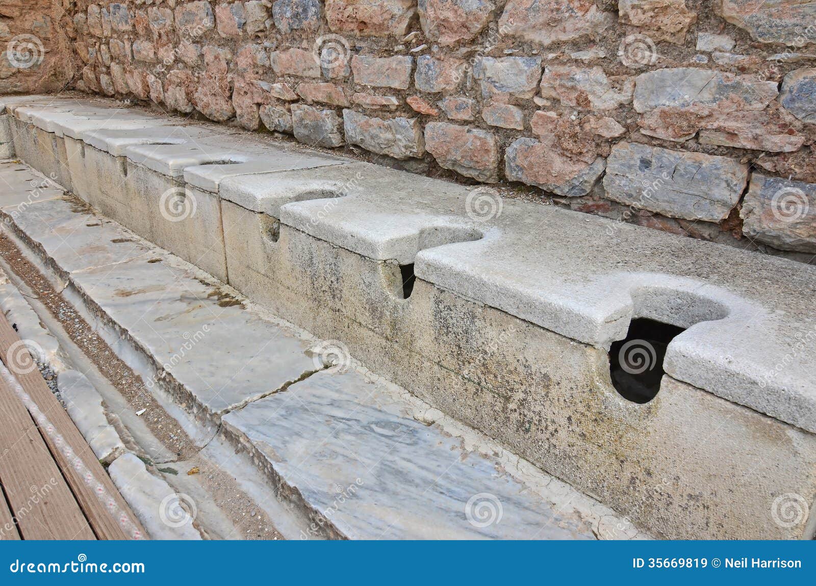 Roman Toilets antique image stock. Image du crapper, antique 35669819