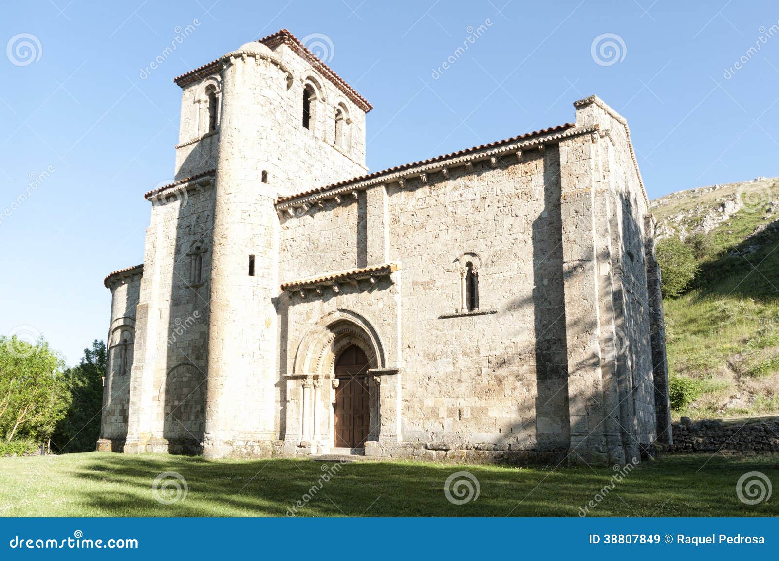 romanesque chapel