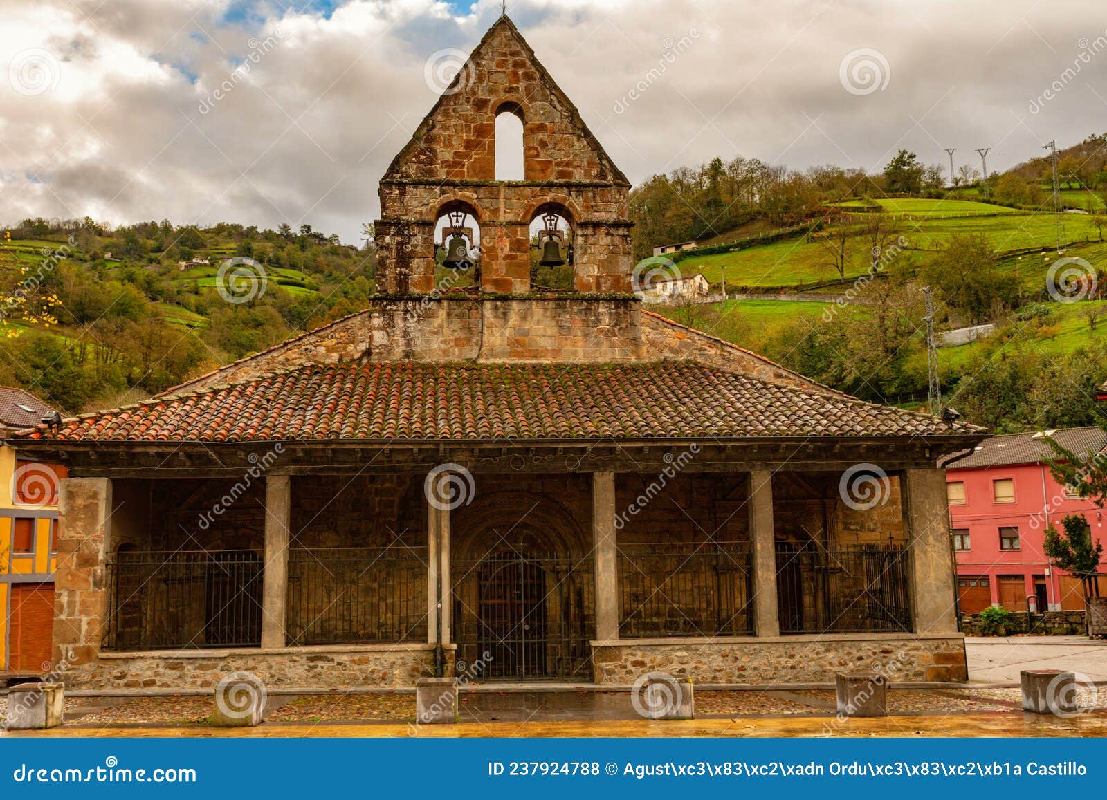 romanesque church of san nicolas de villoria