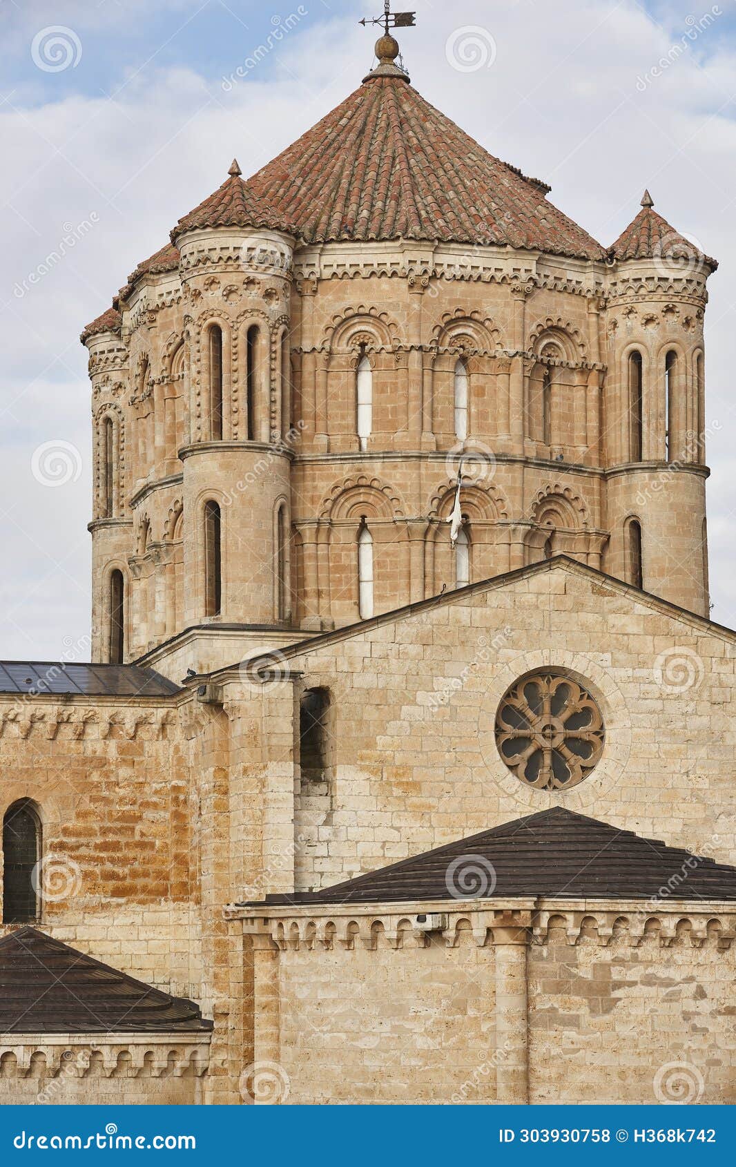 romanesque and gothic church. colegiata de toro. castilla leÃÂ³n, spain