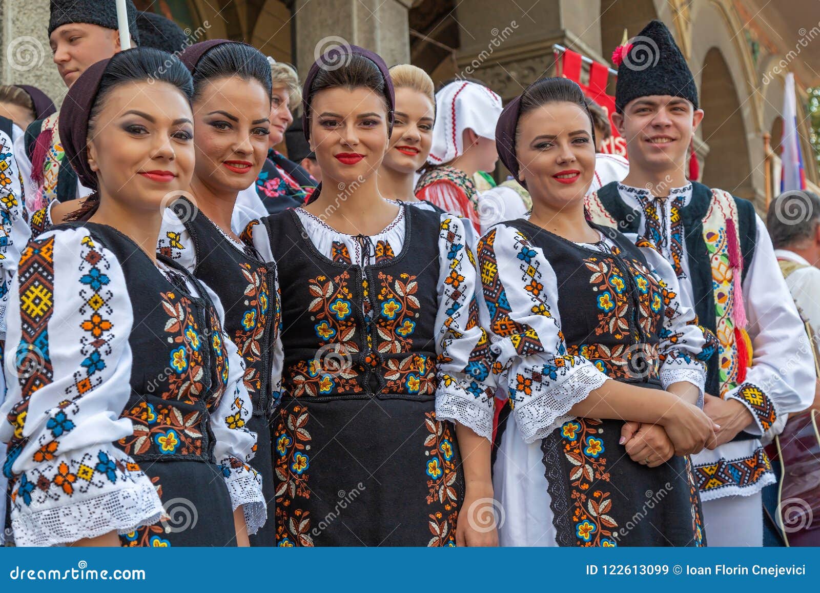 Romanian Dancers in Traditional Costume Editorial Stock Image - Image ...