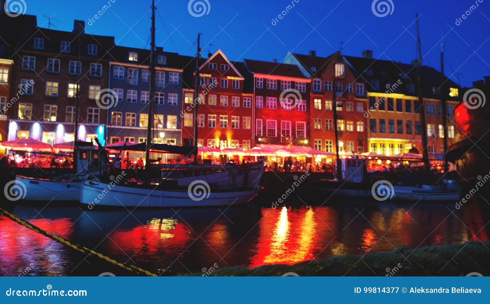 Bedøvelsesmiddel dilemma sandwich Romantic Beautiful Evening View of the Waterfront Nyhavn in Copenhagen. the  Reflection of a Bright Light Houses and Restaurants Stock Image - Image of  nyhavn, restaurants: 99814377