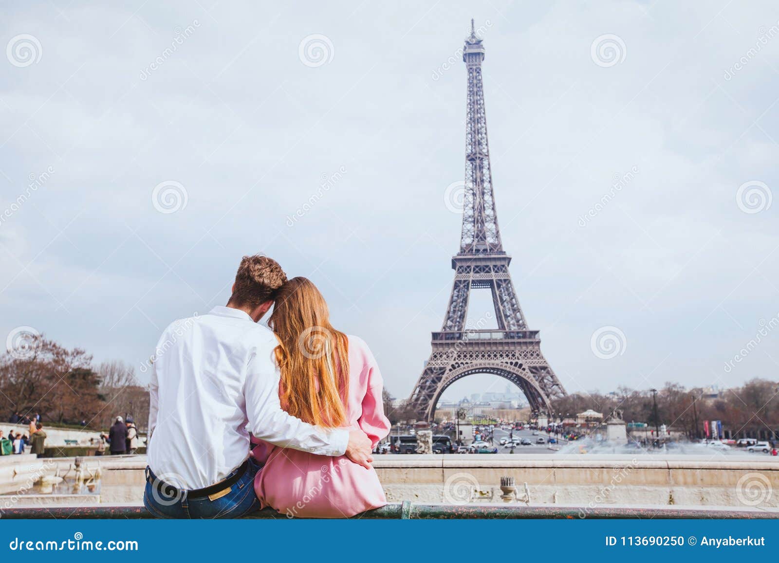 2 932 Paris Eiffel Tower Romantic Couple Photos Free Royalty Free Stock Photos From Dreamstime