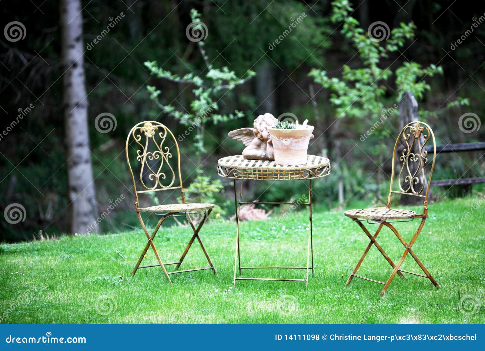 Garden patio with romantic gallery