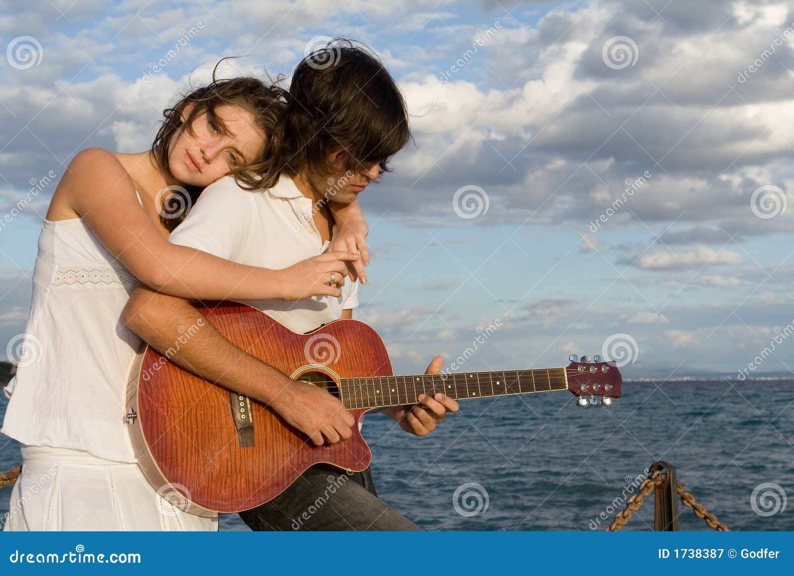 romantic guitar couple