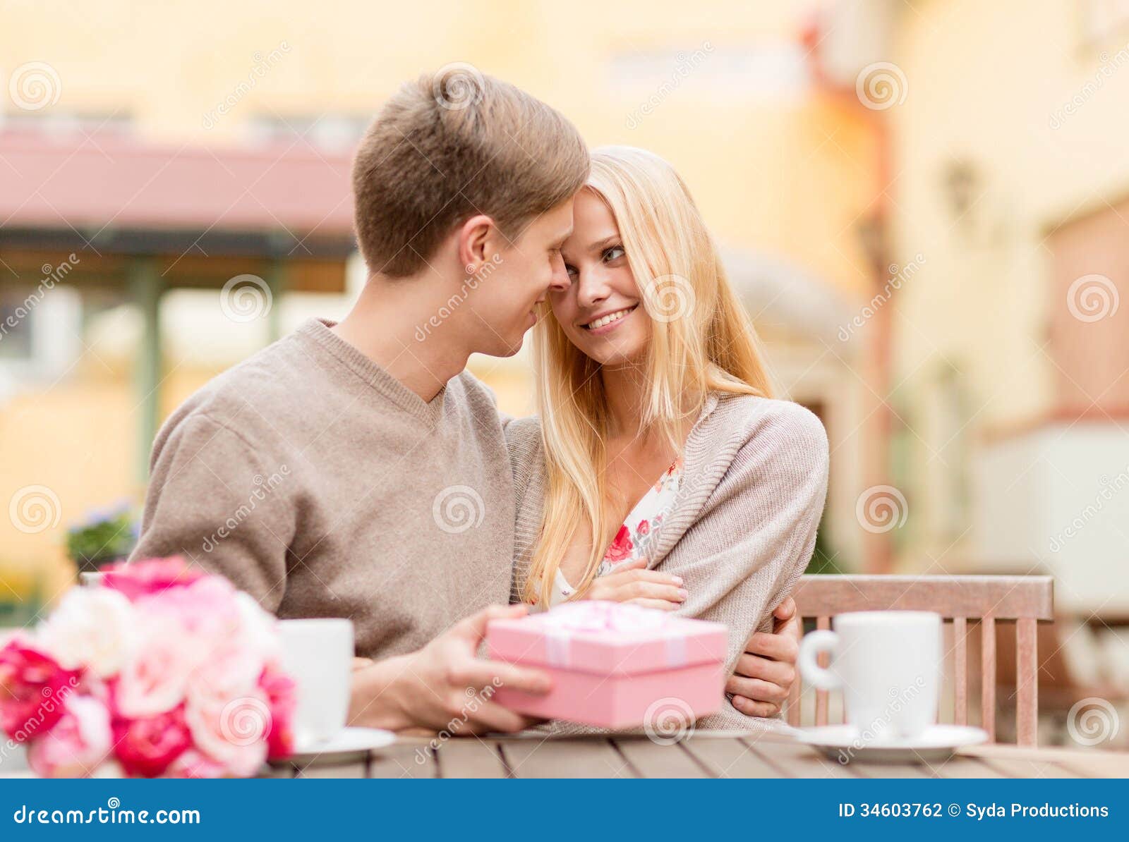 https://thumbs.dreamstime.com/z/romantic-happy-couple-gift-cafe-summer-holidays-love-travel-tourism-relationship-dating-concept-34603762.jpg