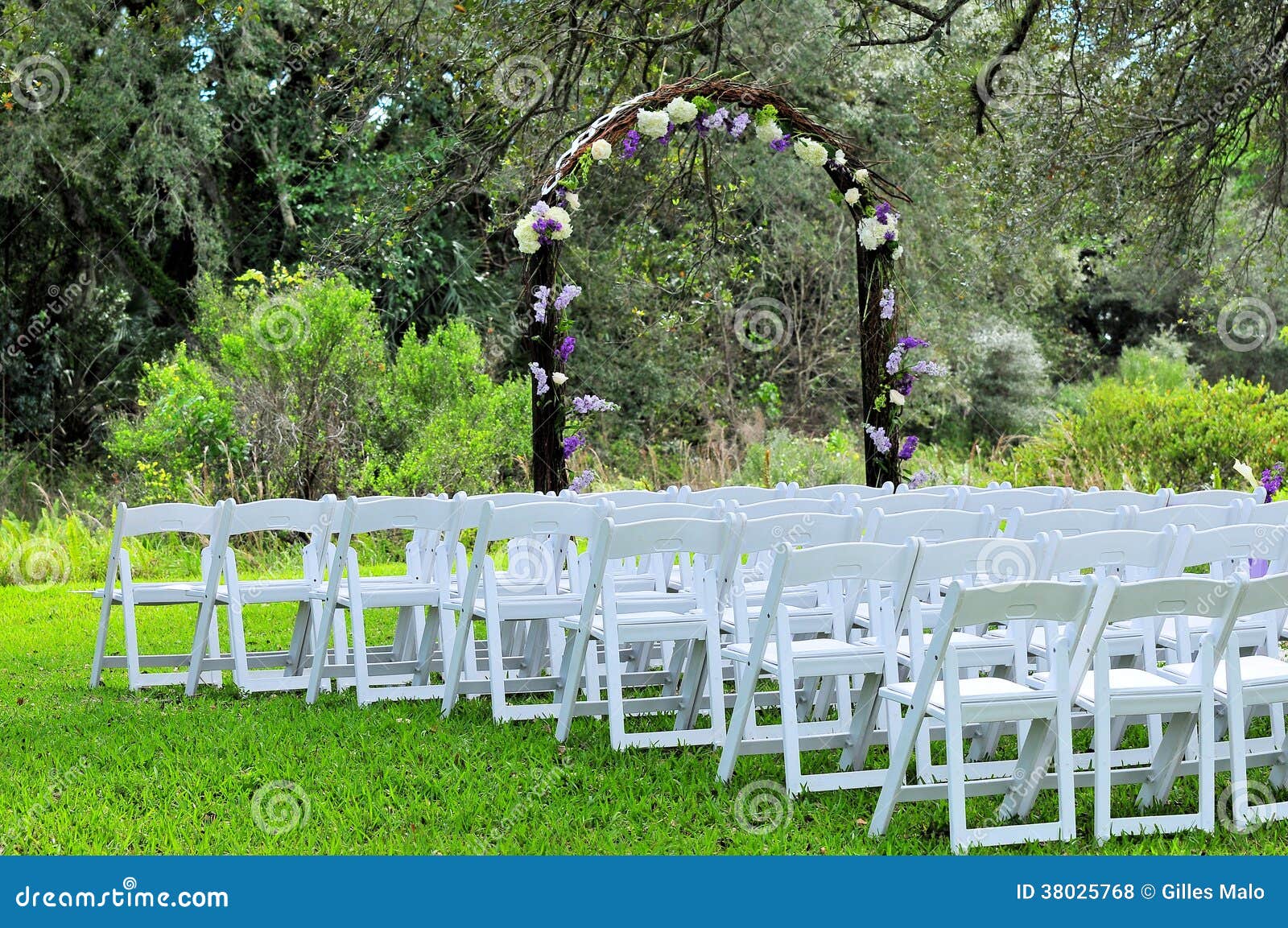 romantic wedding venue in park