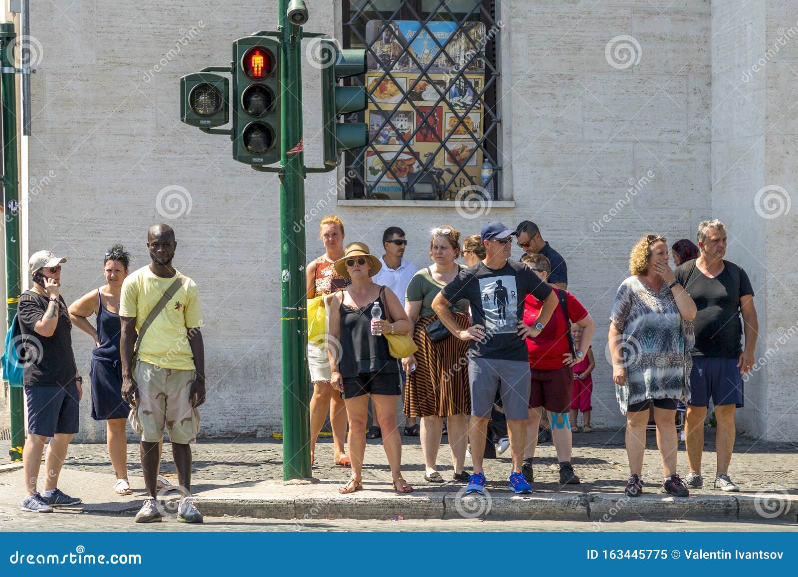 People at a Pedestrian Crossing Waiting a Green Light Editorial Image - Image of italy, people: 163445775