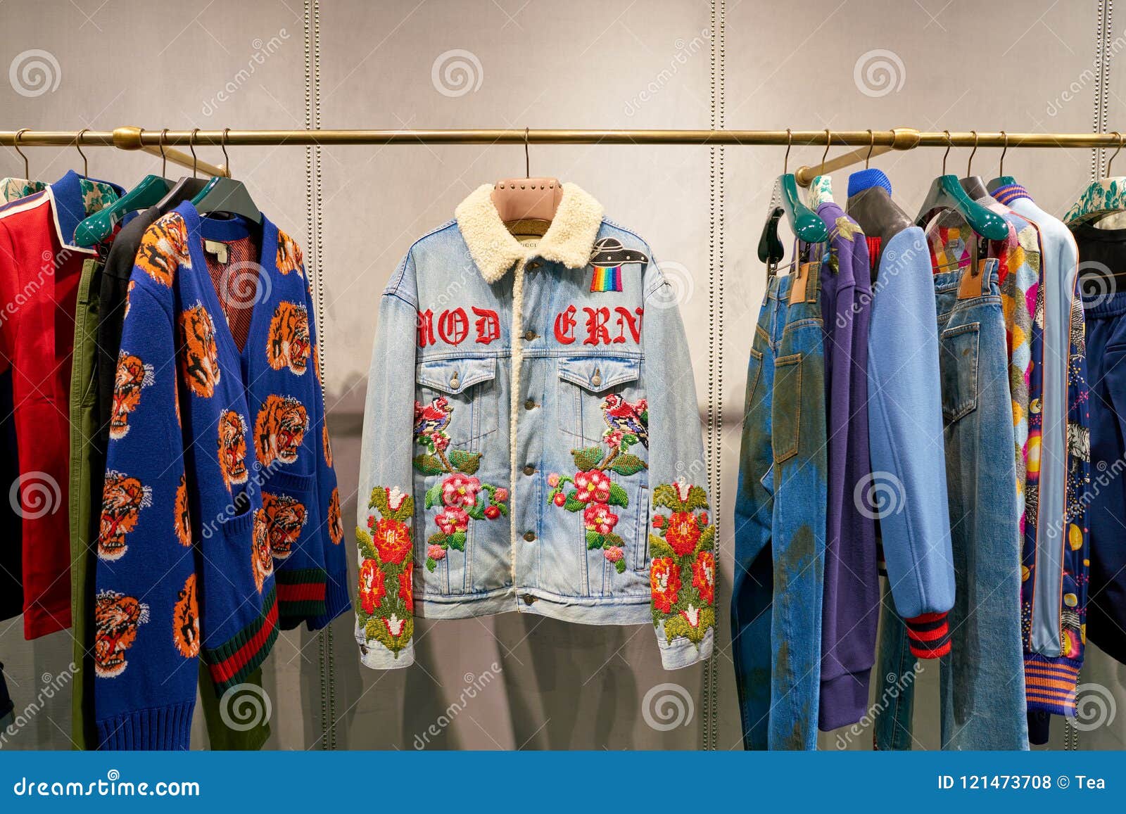 Minimaal schot Vernauwd Gucci editorial stock photo. Image of apparel, sale - 121473708