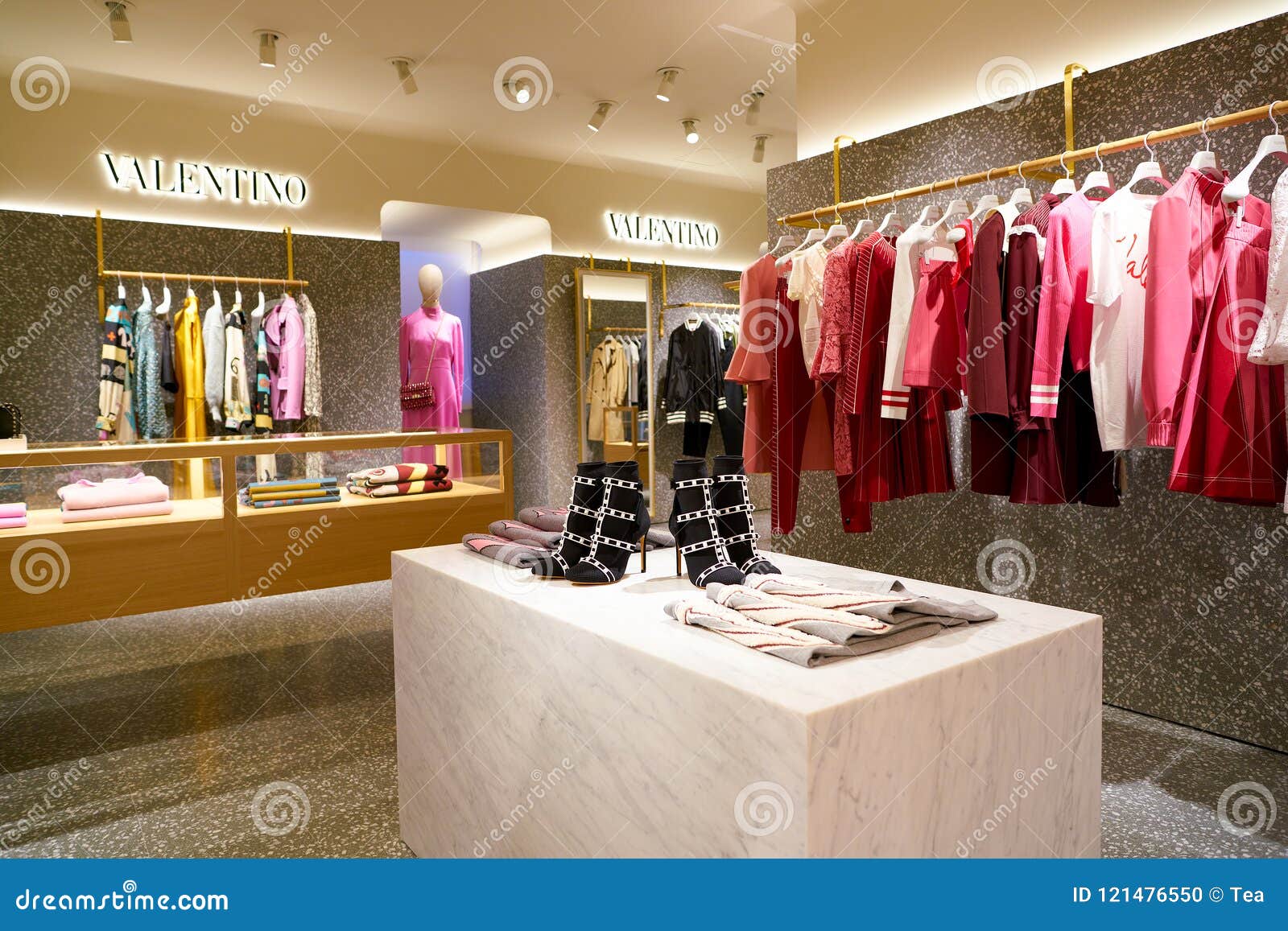 Valentino editorial image. Image of choice, shop, 121476550