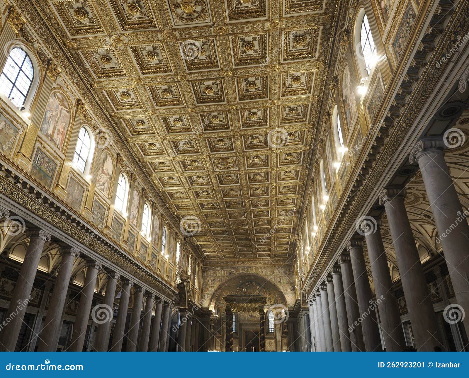 Santa Maria Maggiore 5 Agosto 2024 ROME, ITALY, NOVEMBER 27, 2022 : Interiors and Architectural Details of
