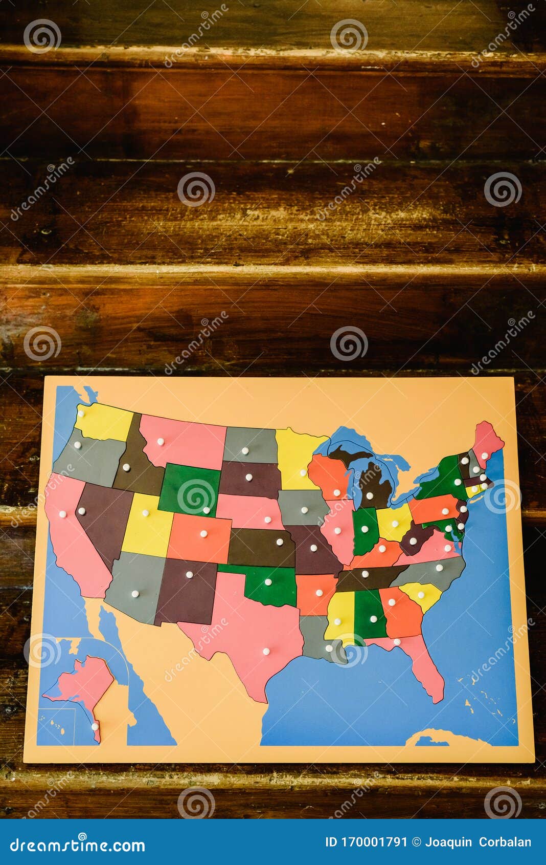 Rompecabezas Con Mapa De Los Estados De Los Estados Unidos En Un Aula De Montessori Imagen de archivo - Imagen de york, florida: 170001791