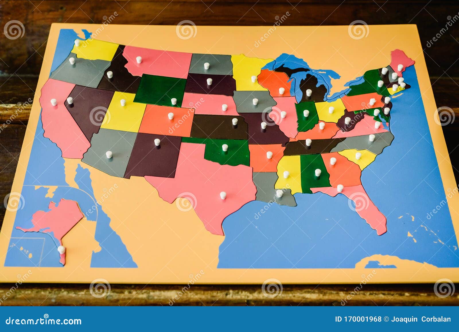 Rompecabezas Con Mapa De Los Estados De Los Estados Unidos De América En Un De Montessori Foto de archivo - Imagen de luisiana, concepto: 170001968