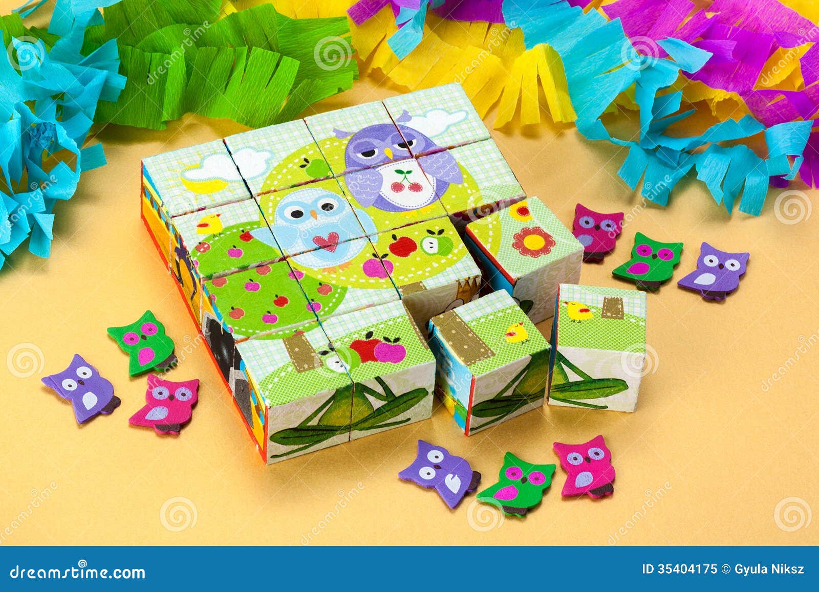 Rompecabezas Cubo Para Los Niños de archivo - de venda, creativo: 35404175
