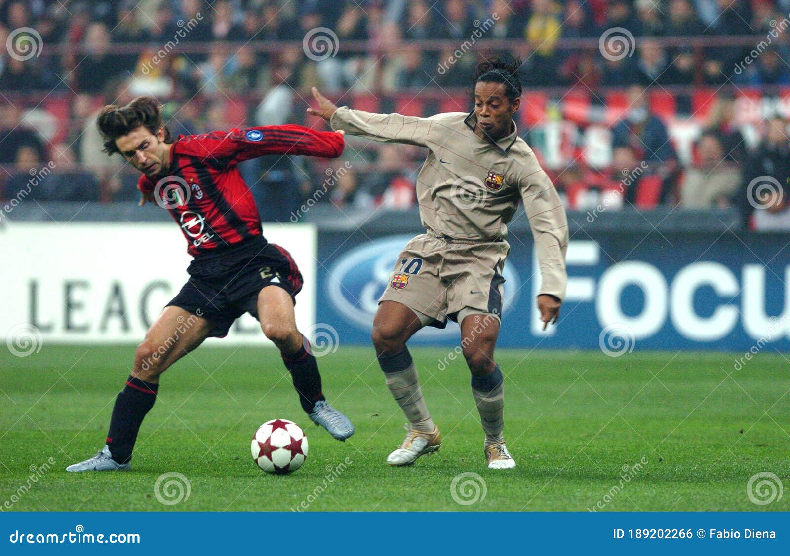 Ronaldinho and Andrea Pirlo in Action during the Match Editorial Photo -  Image of football, match: 189202266