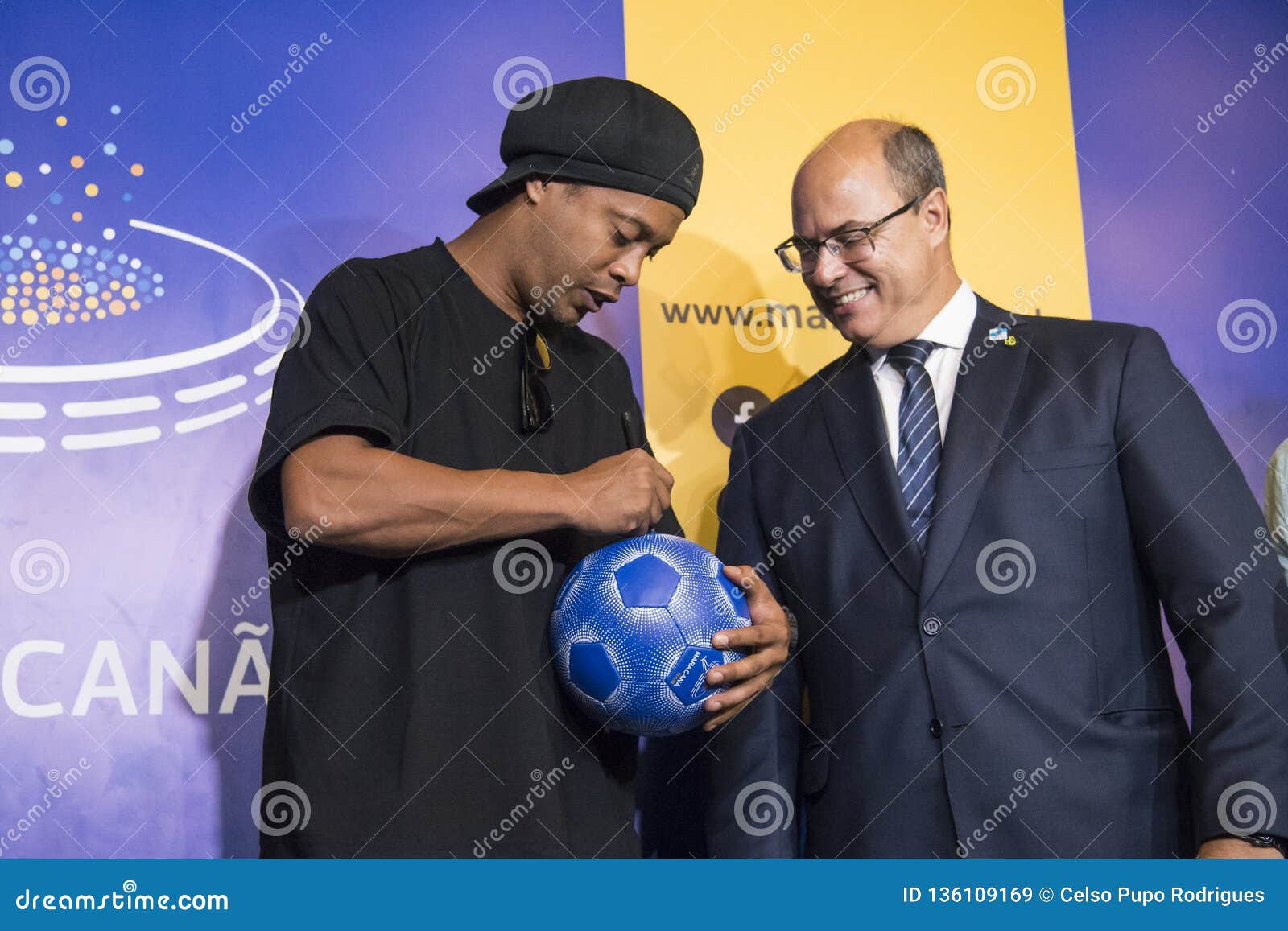 Ronaldinho Gaucho Makes Mold of the Feet To Be Eternalized Editorial Stock  Photo - Image of activity, sport: 136109233