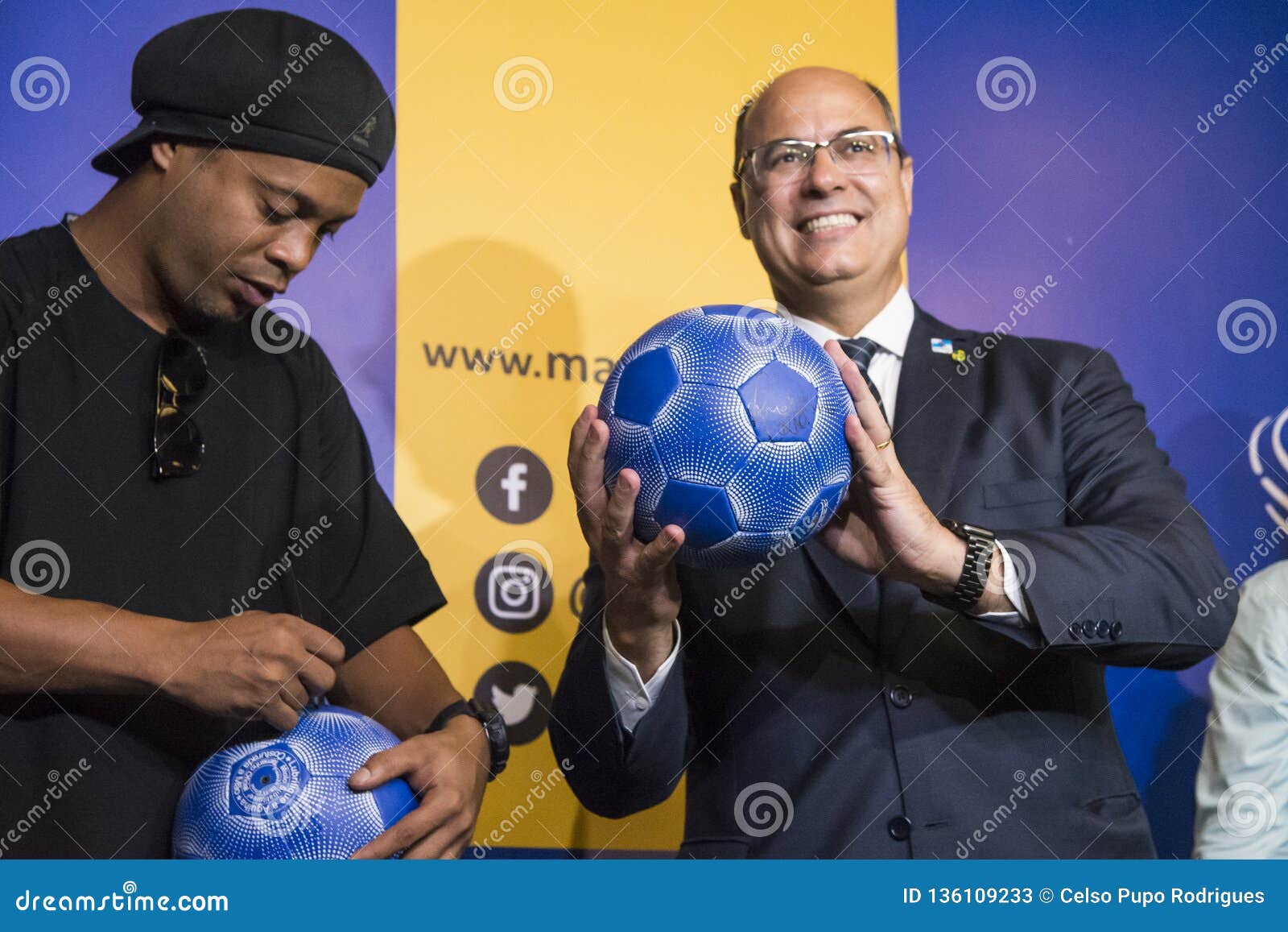 Ronaldinho Gaucho Makes Mold of the Feet To Be Eternalized Editorial Stock  Photo - Image of activity, sport: 136109233