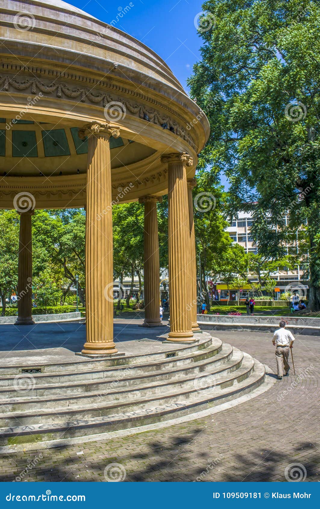 Echt baai kroon Rond Paviljoen in Het Park Van MorazÃ ¡ N, San JosÃ© Redactionele Foto -  Image of amerika, kolommen: 109509181