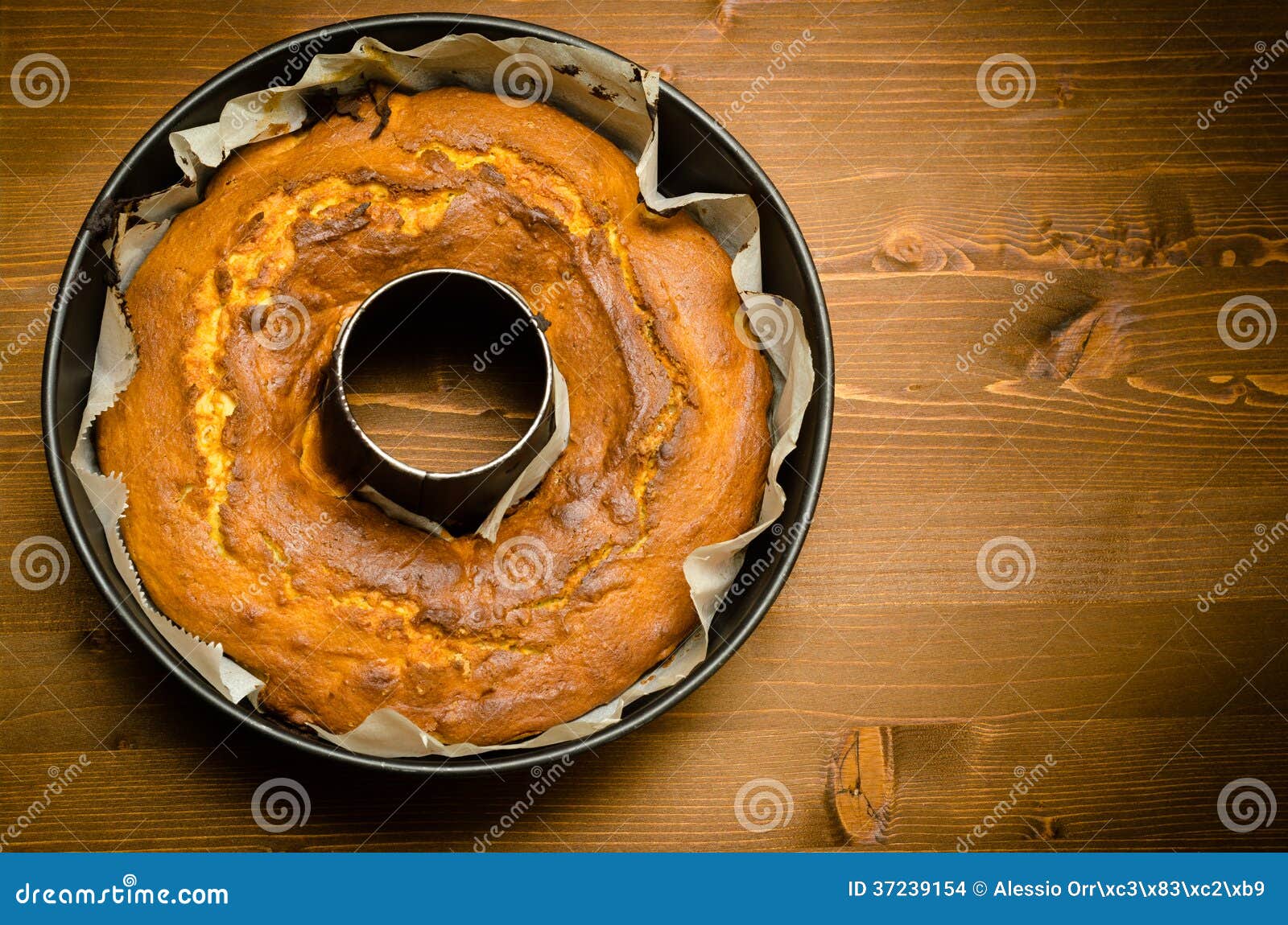 Periodiek Vruchtbaar speler Ronde Cake stock foto. Image of nagerecht, voedsel, pastei - 37239154
