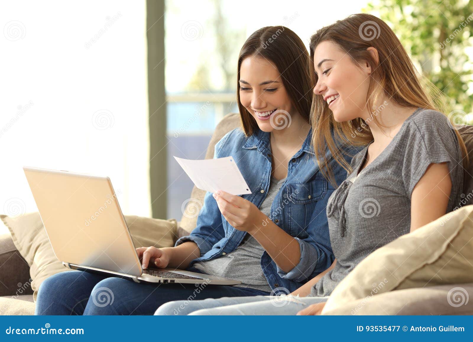 roommates checking bank mails on line