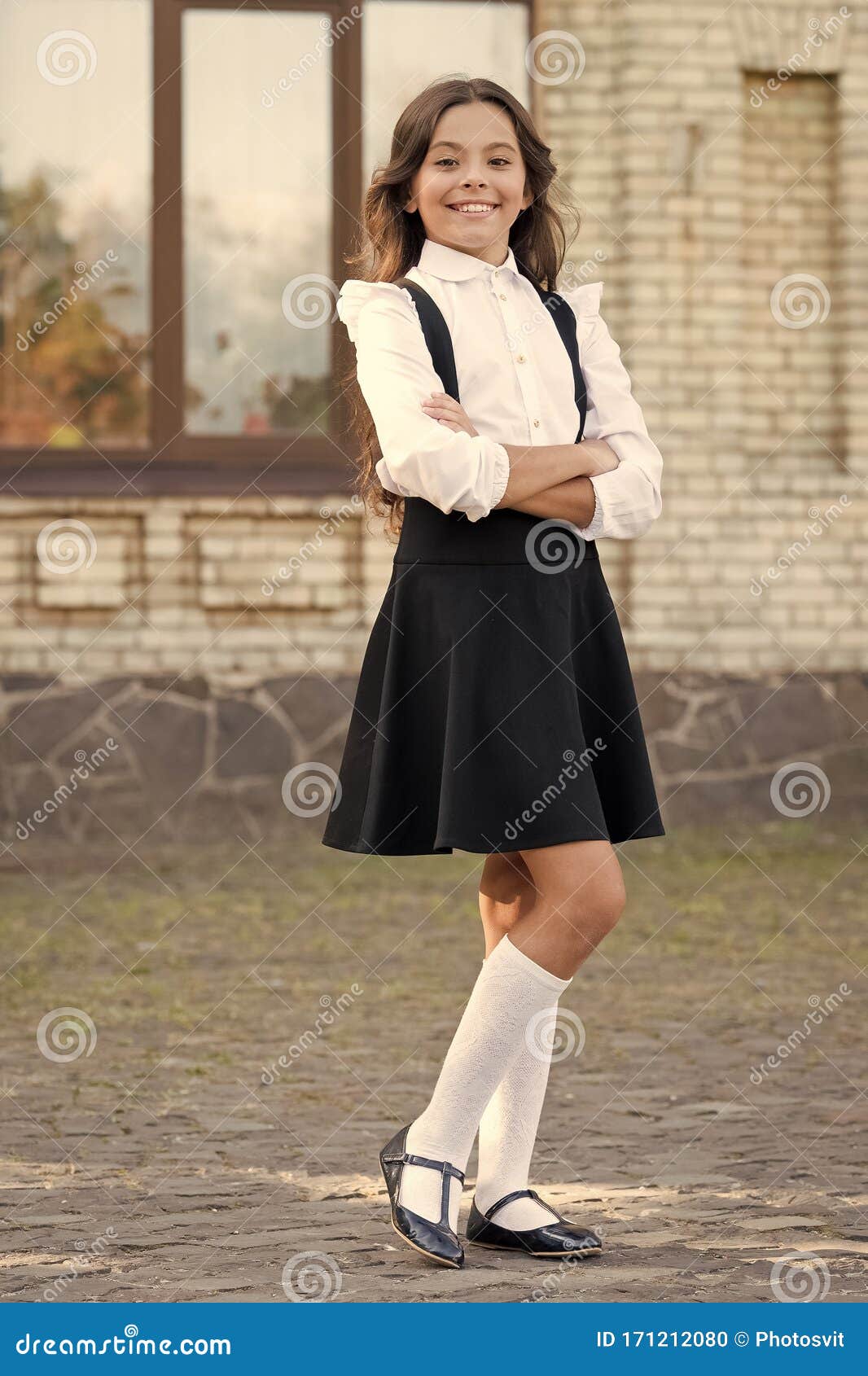 educador perdí mi camino eso es todo Ropa Infantil Moda Escolar Comodidad Las Chicas Llevan Traje De Moda Camisas  Blancas Y Vestido Negro Ropa Formal Foto de archivo - Imagen de muchacha,  perfecto: 171212080