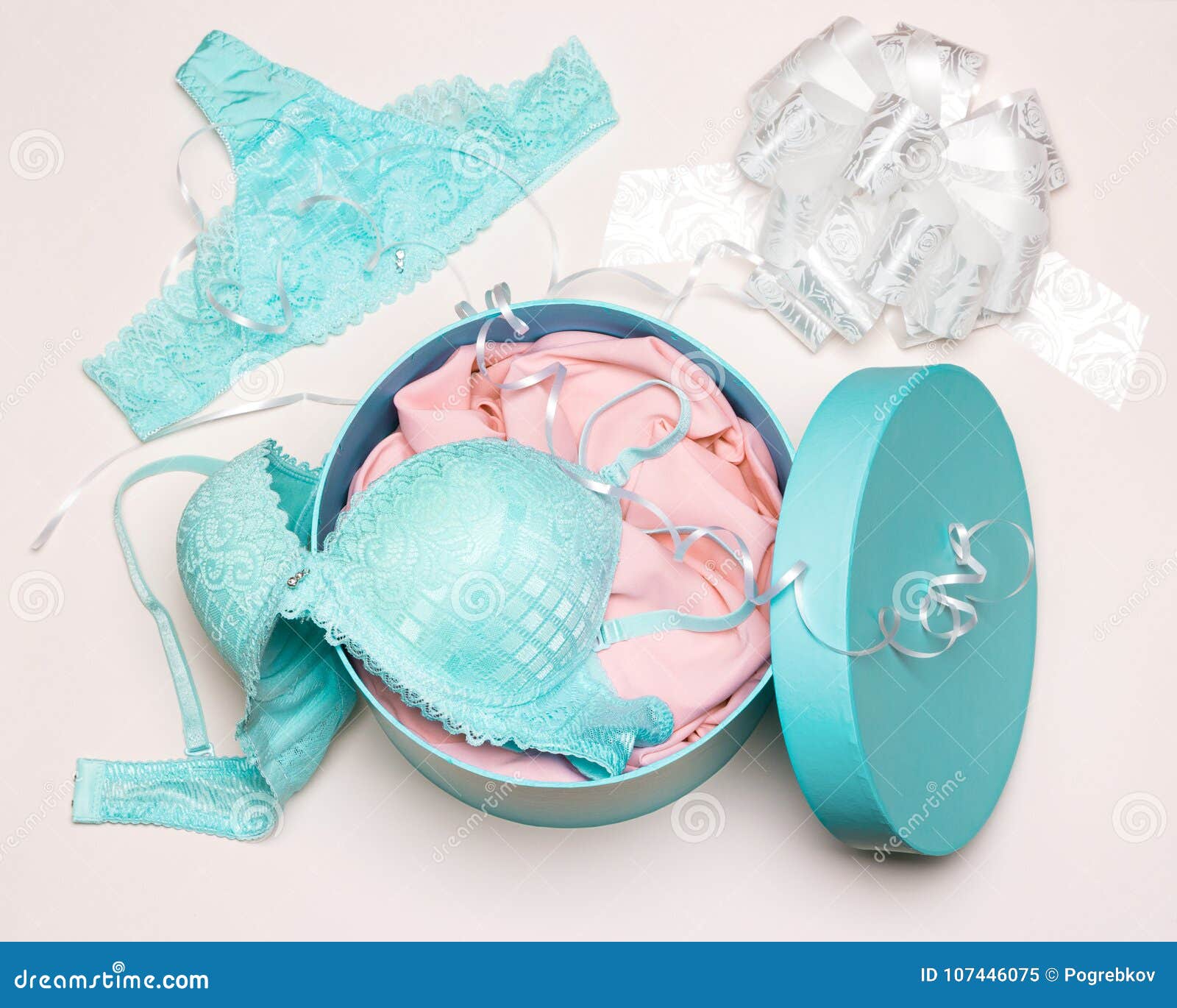 Ropa Interior Regalo La Mujer Imagen de archivo - Imagen de accesorios, estilo: